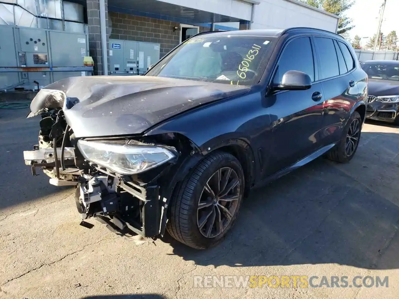 2 Фотография поврежденного автомобиля 5UXJU2C59KLN67271 BMW X5 2019