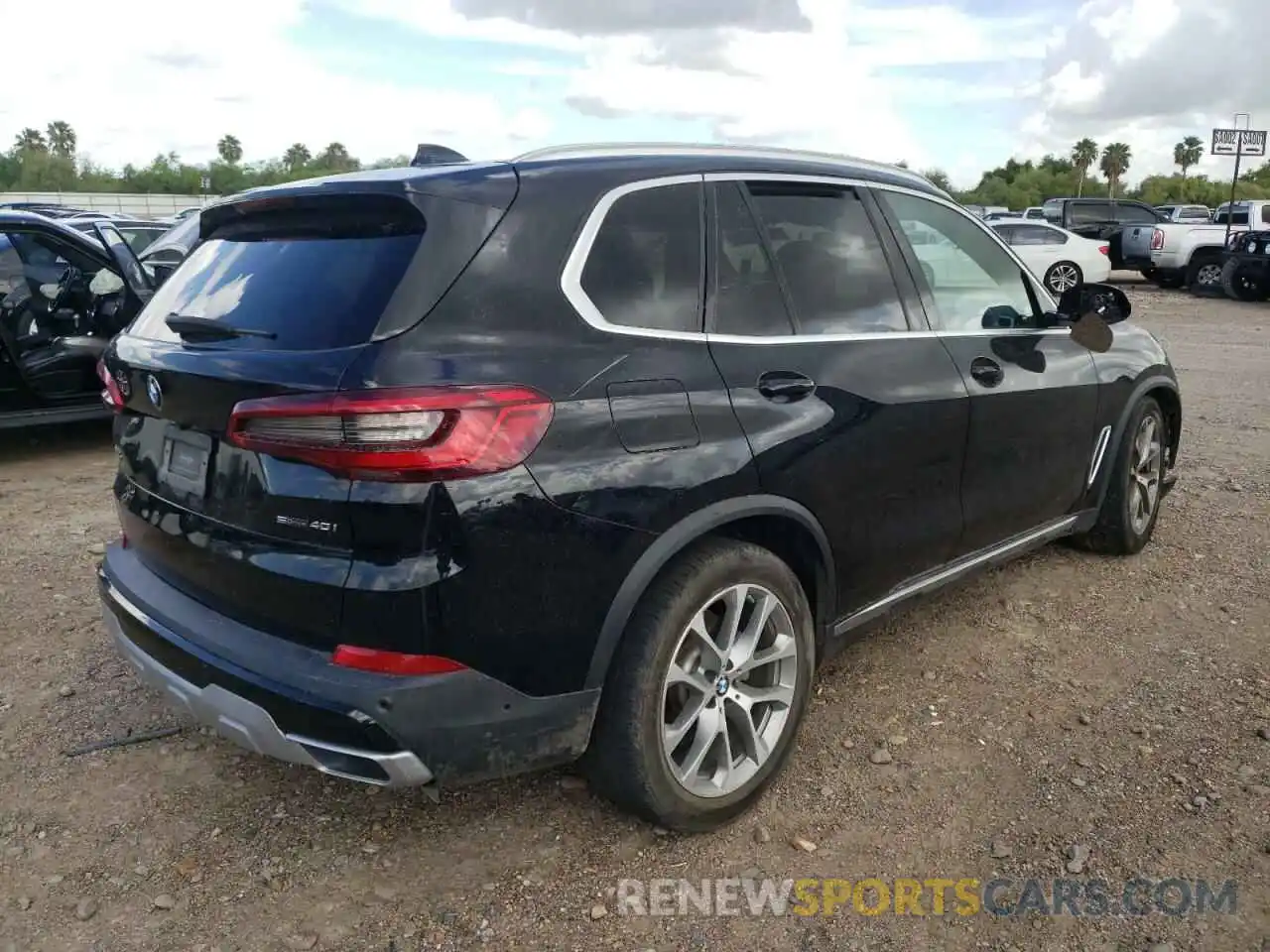 4 Photograph of a damaged car 5UXCR4C01LLE30467 BMW X5 2020