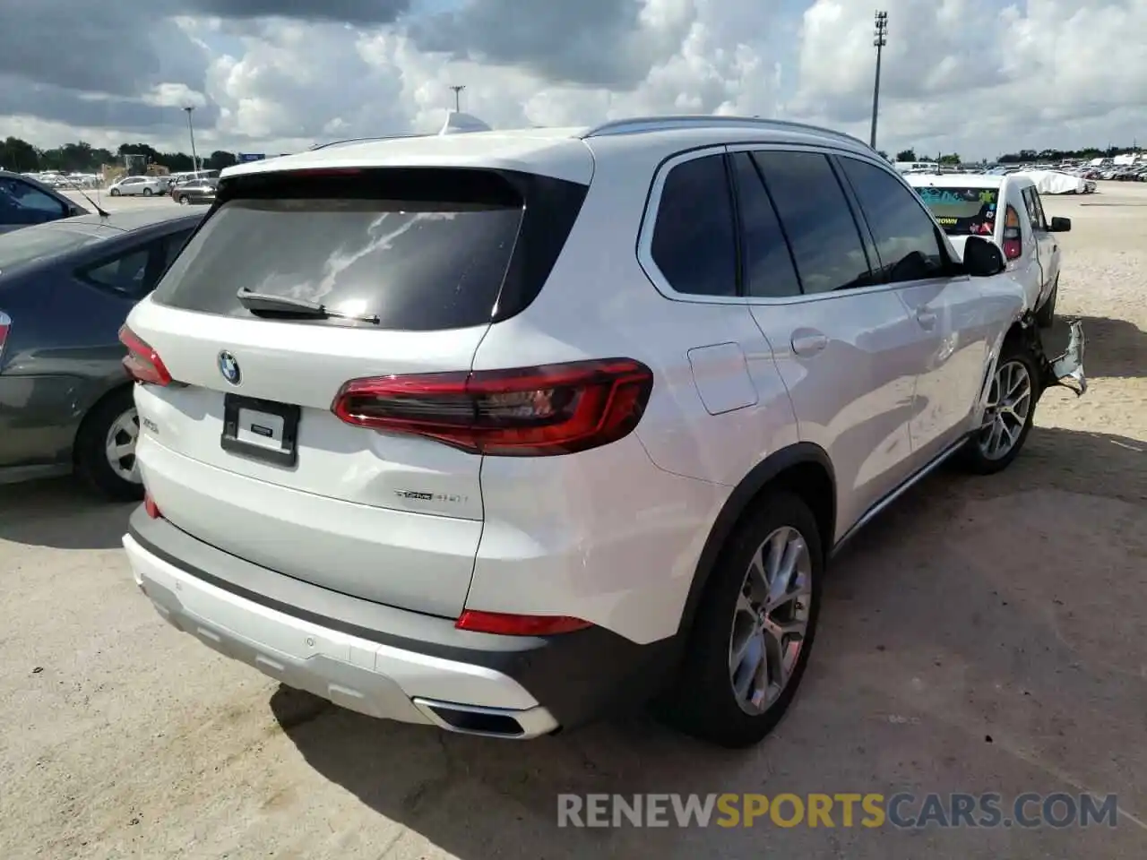 4 Photograph of a damaged car 5UXCR4C03L9C05836 BMW X5 2020