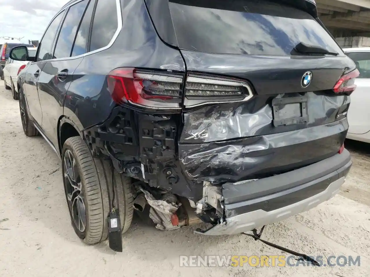 9 Photograph of a damaged car 5UXCR4C04LLE30589 BMW X5 2020