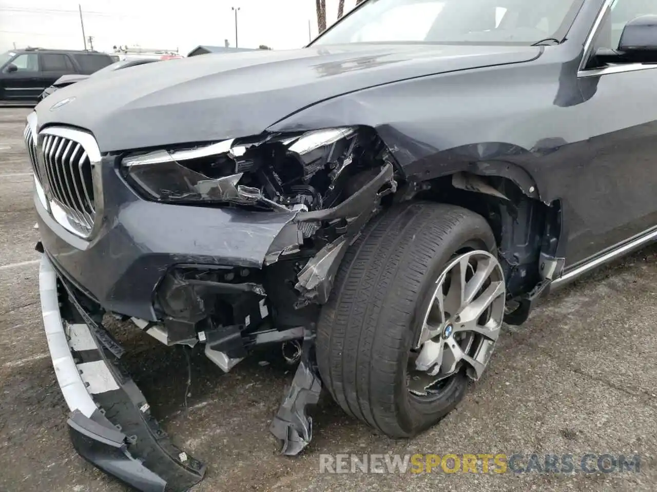 9 Photograph of a damaged car 5UXCR4C05LLT19725 BMW X5 2020