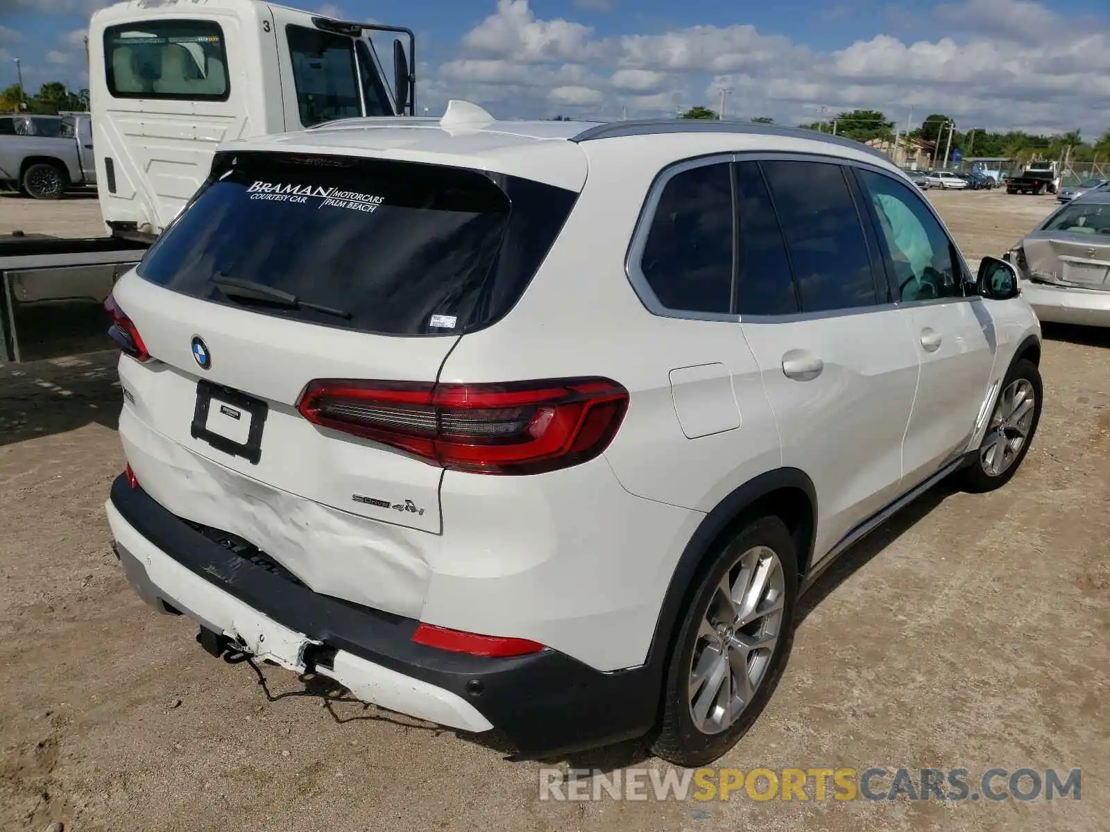 4 Photograph of a damaged car 5UXCR4C06L9B01650 BMW X5 2020