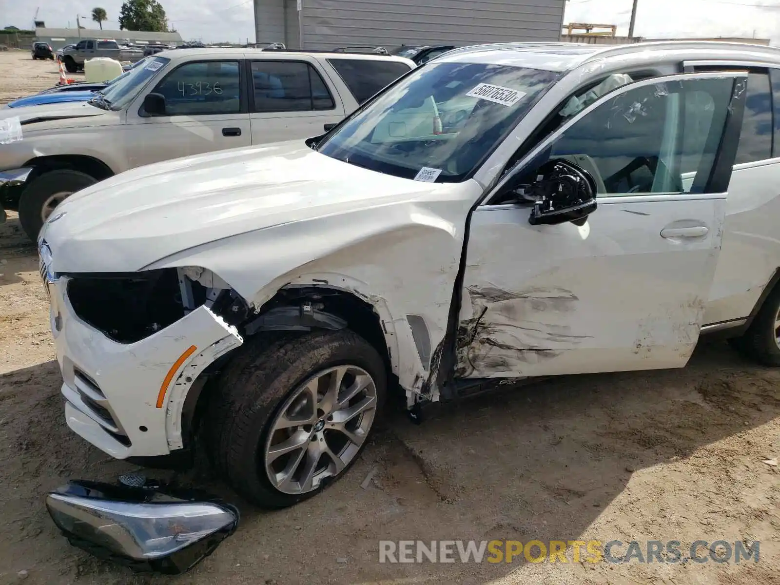 9 Photograph of a damaged car 5UXCR4C06L9B01650 BMW X5 2020