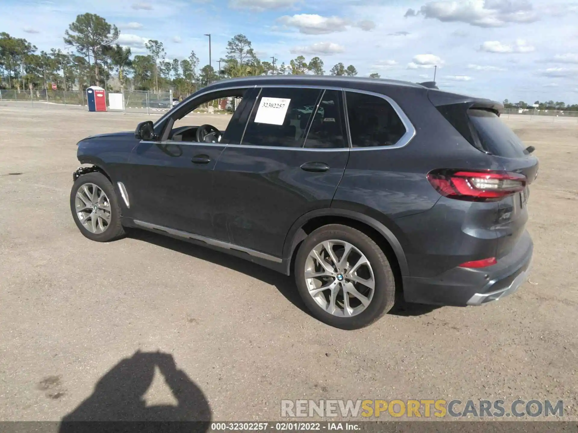 3 Photograph of a damaged car 5UXCR4C06L9C31704 BMW X5 2020