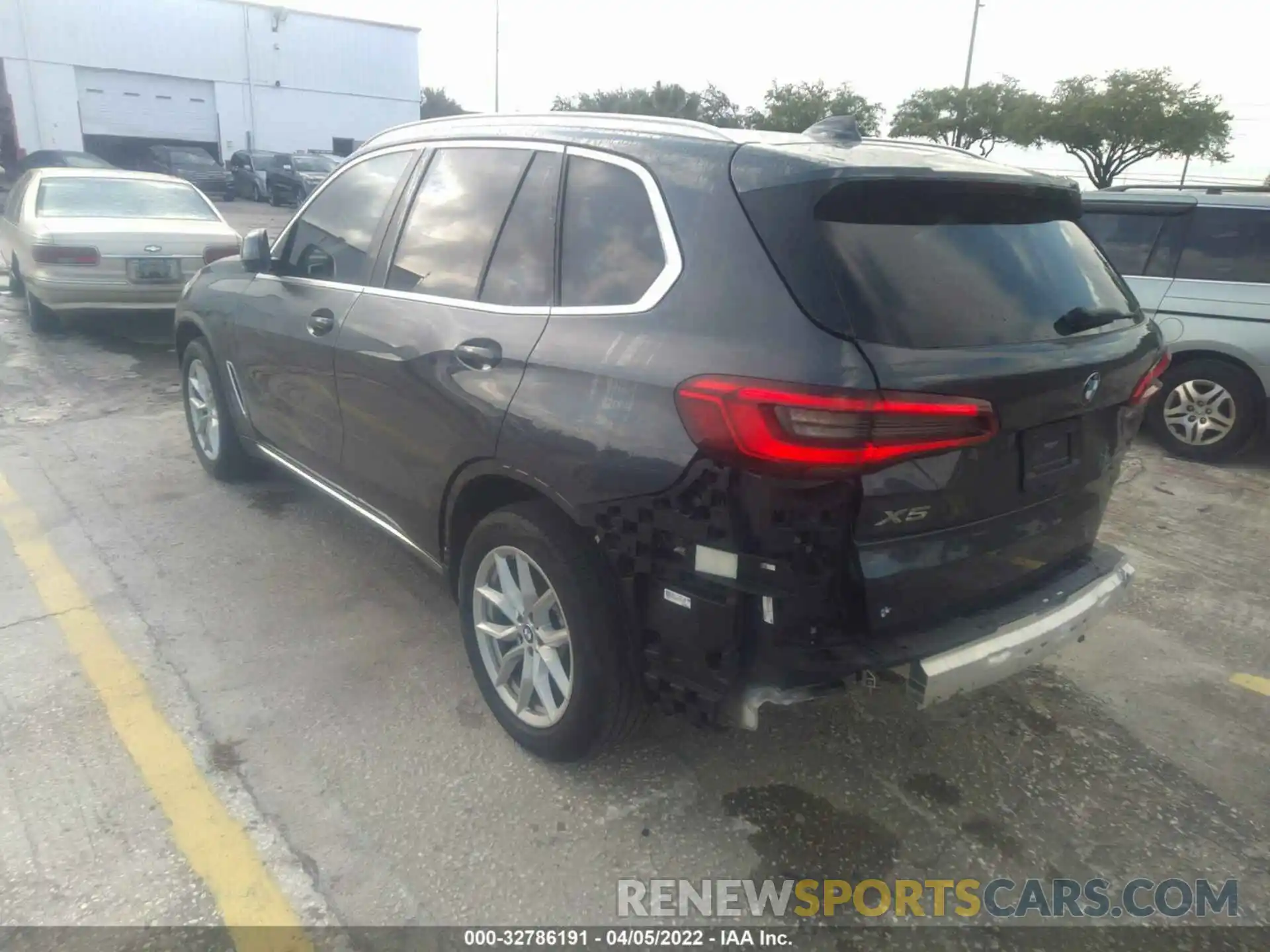 3 Photograph of a damaged car 5UXCR4C06LLE30514 BMW X5 2020