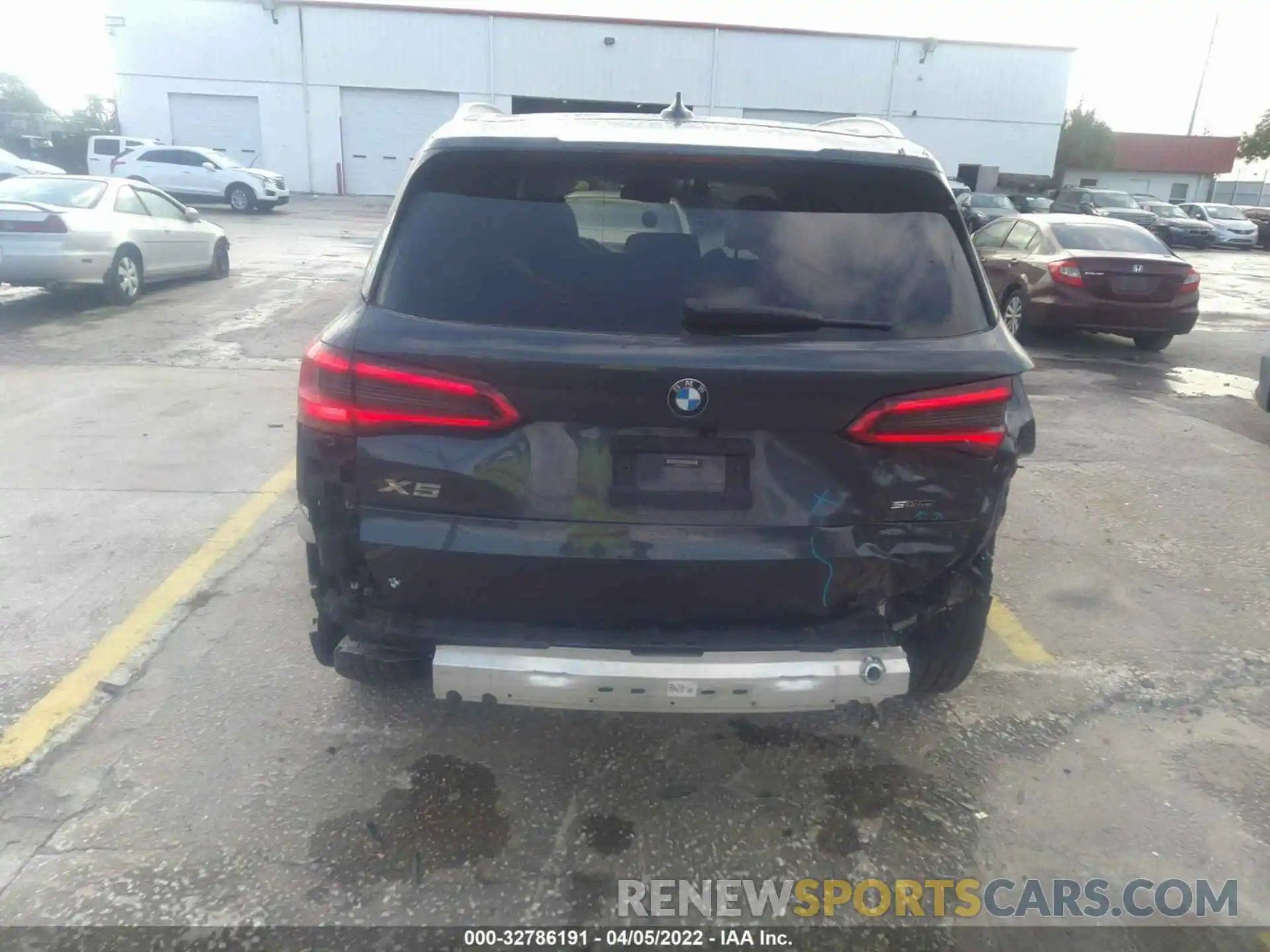 6 Photograph of a damaged car 5UXCR4C06LLE30514 BMW X5 2020