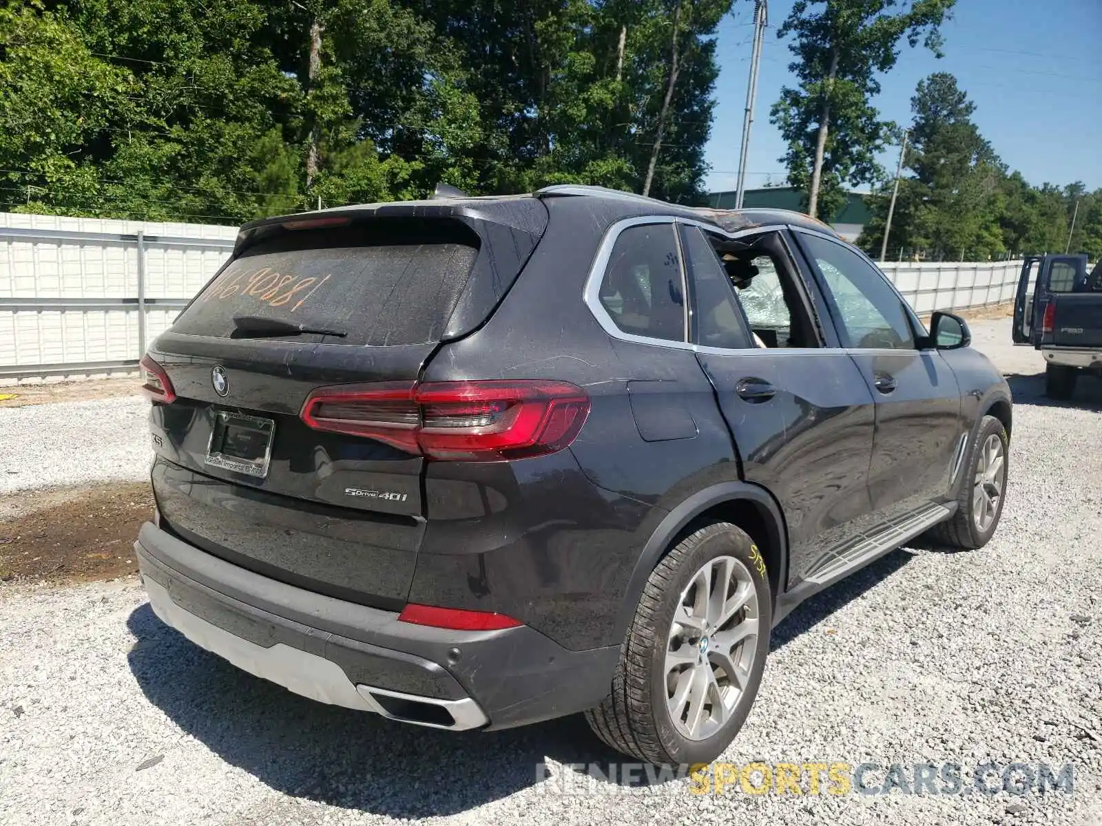 4 Photograph of a damaged car 5UXCR4C06LLT19653 BMW X5 2020