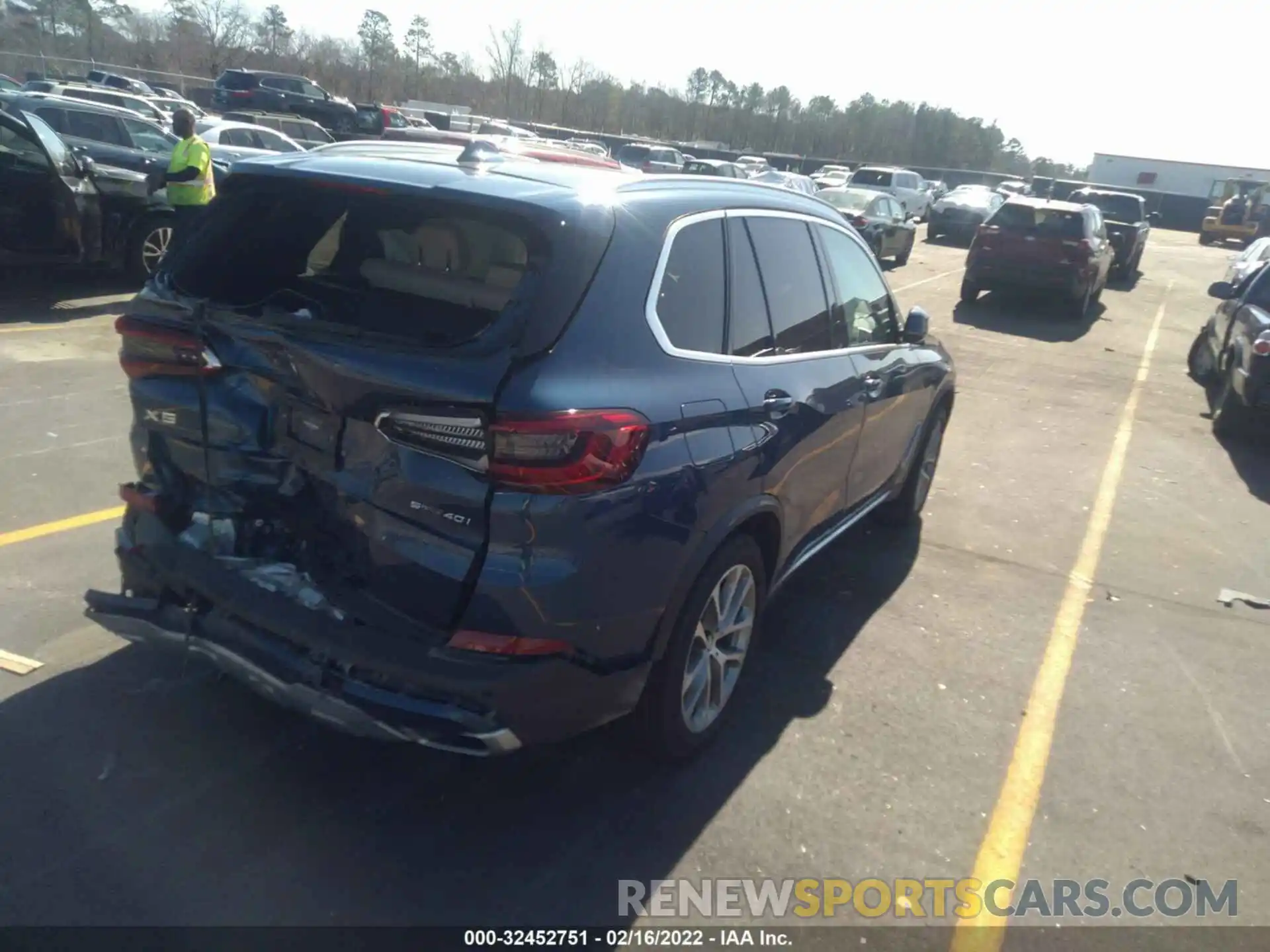 4 Photograph of a damaged car 5UXCR4C08L9C10515 BMW X5 2020