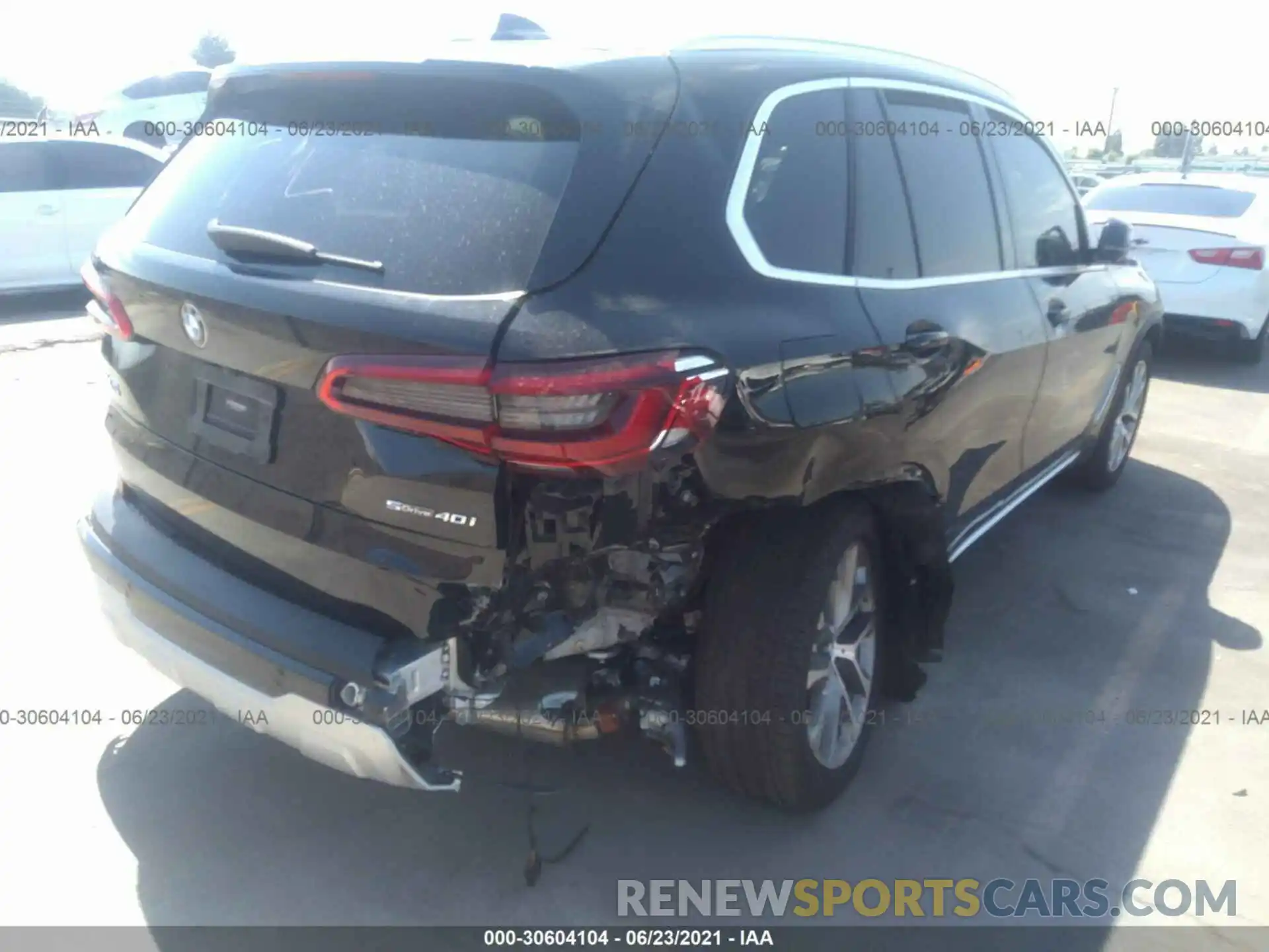 4 Photograph of a damaged car 5UXCR4C09L9B33508 BMW X5 2020