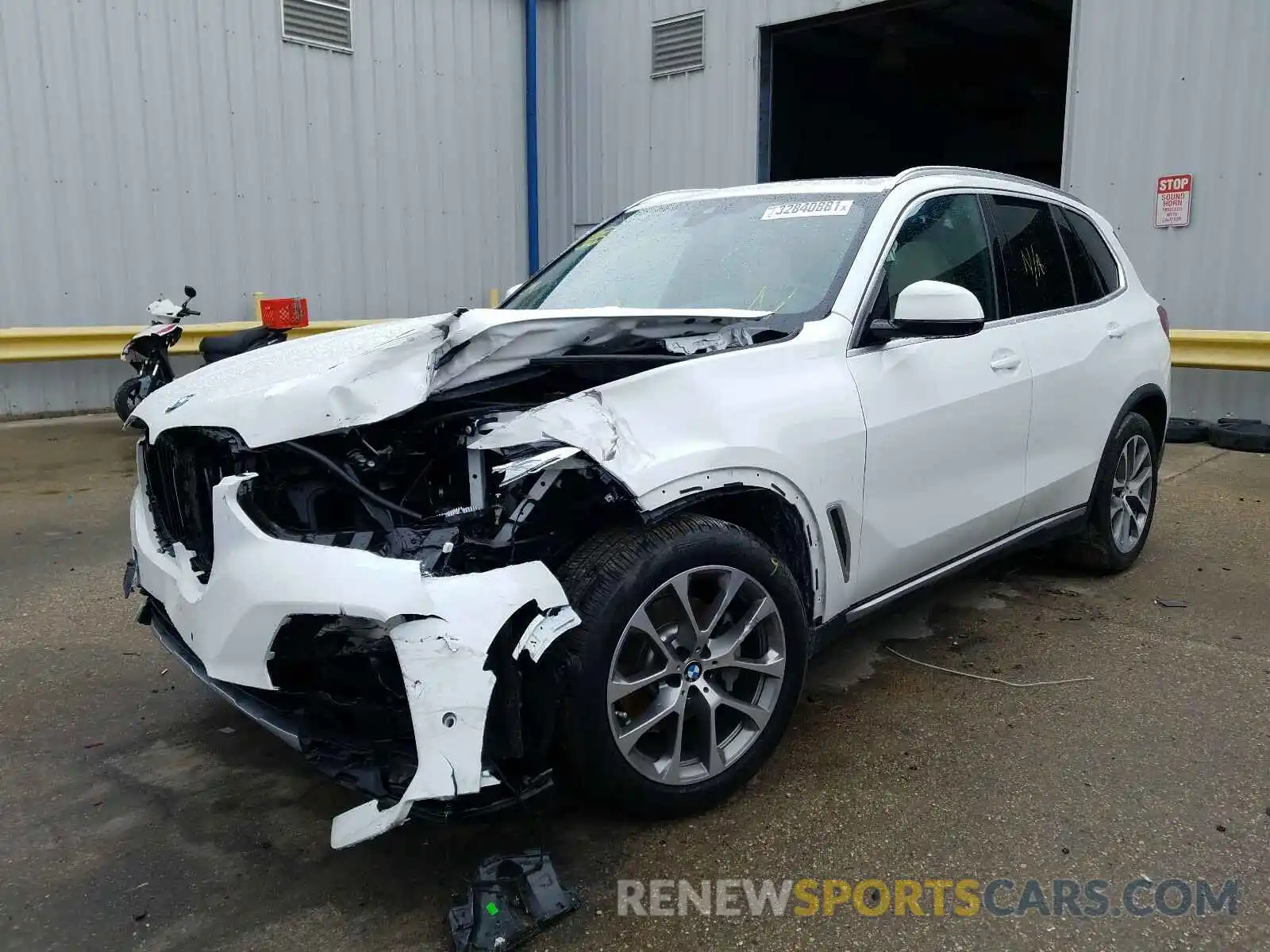 2 Photograph of a damaged car 5UXCR4C09L9C65748 BMW X5 2020