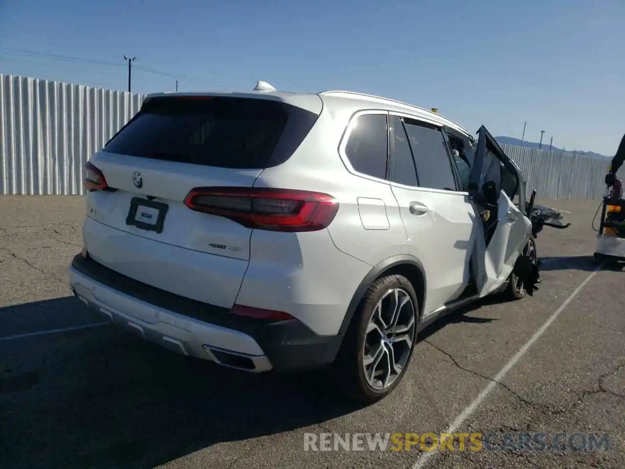 4 Photograph of a damaged car 5UXCR4C09LLT18450 BMW X5 2020