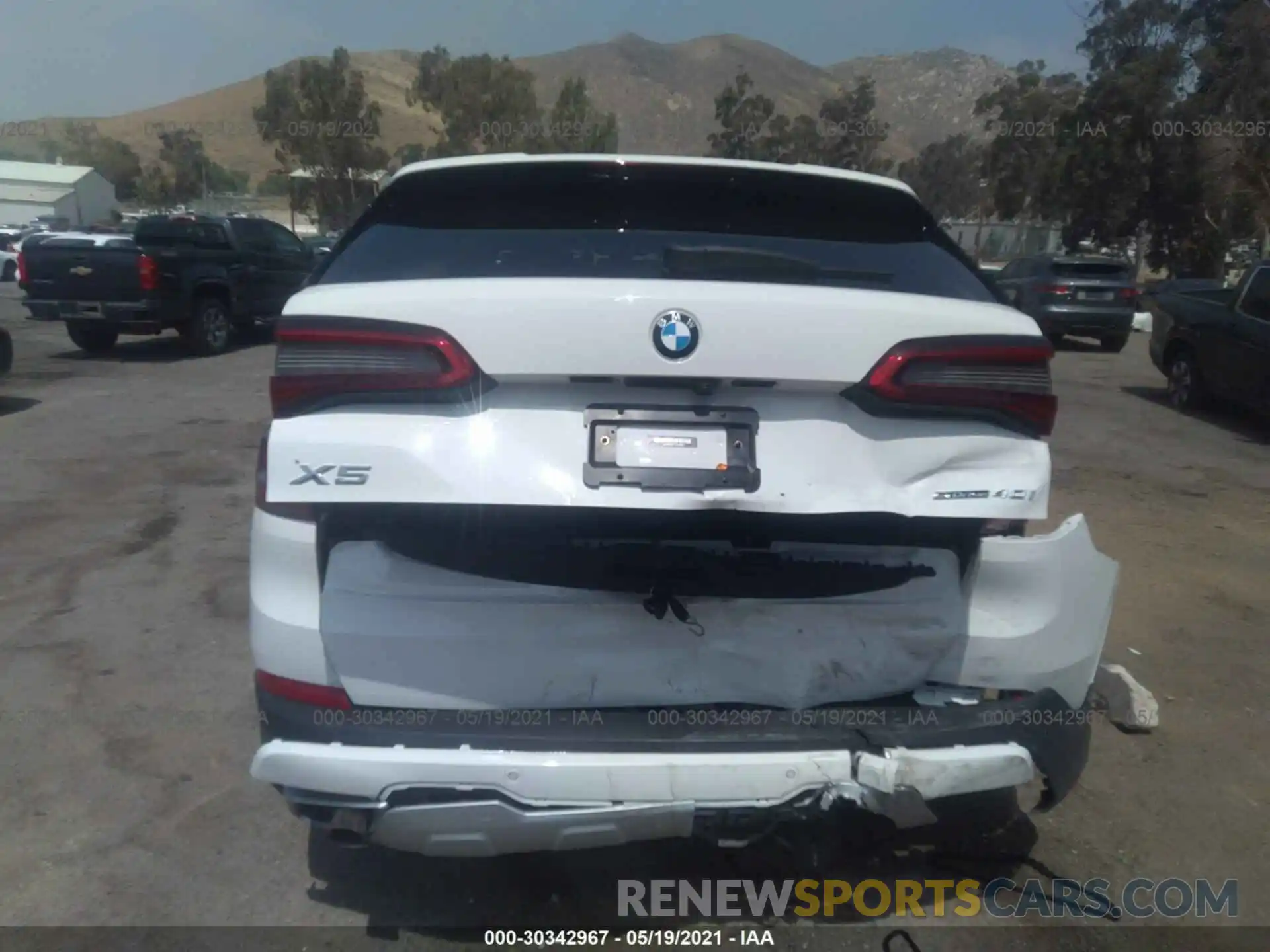 6 Photograph of a damaged car 5UXCR4C0XL9B31038 BMW X5 2020