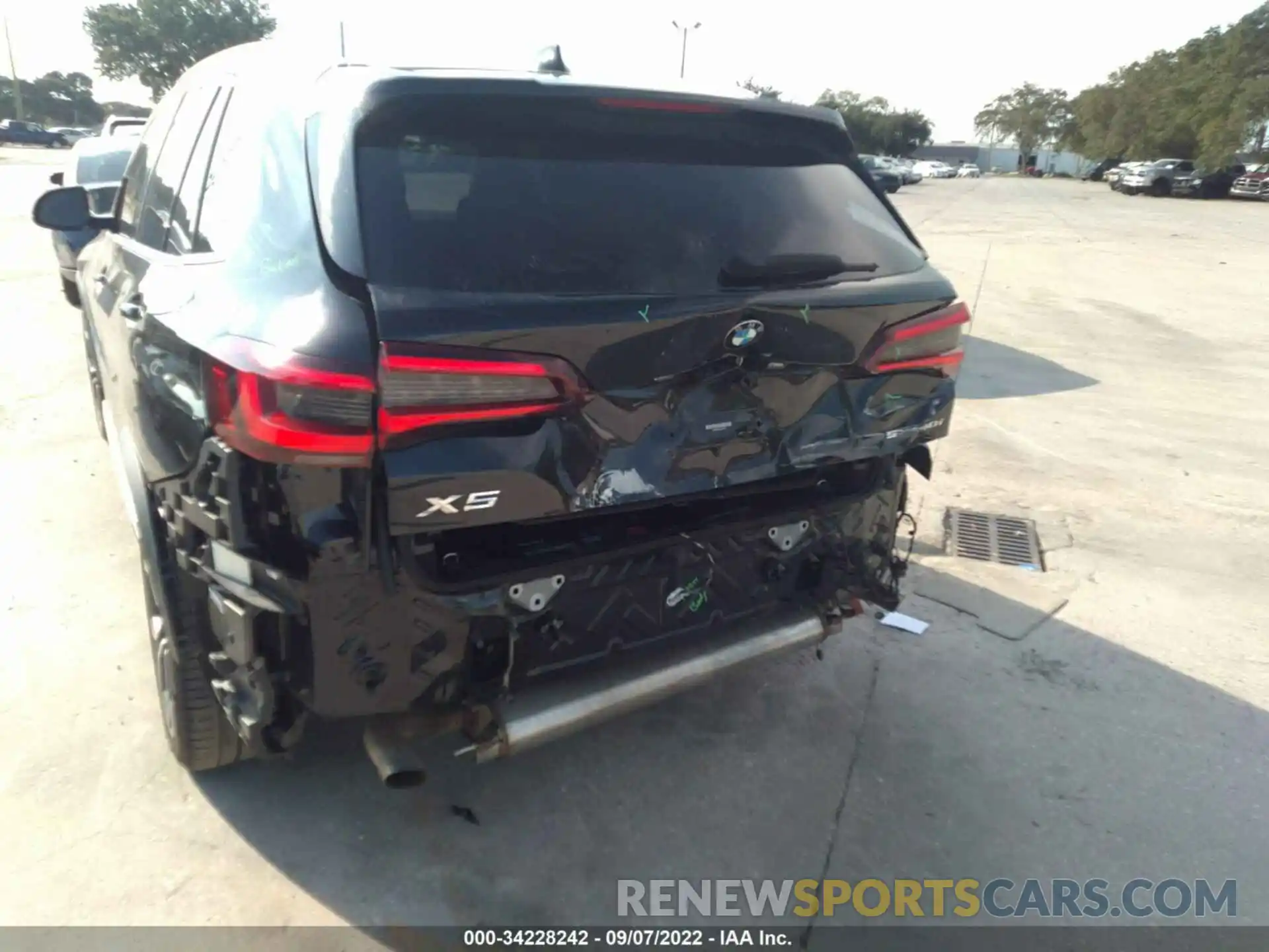 6 Photograph of a damaged car 5UXCR4C0XL9C84051 BMW X5 2020