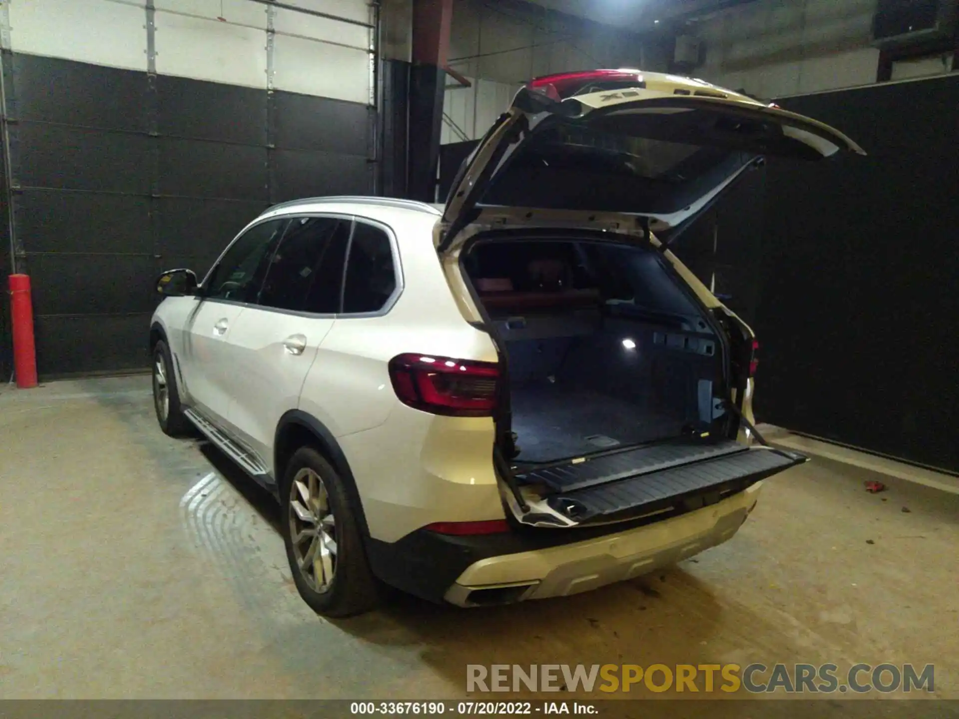 3 Фотография поврежденного автомобиля 5UXCR6C00L9D21006 BMW X5 2020