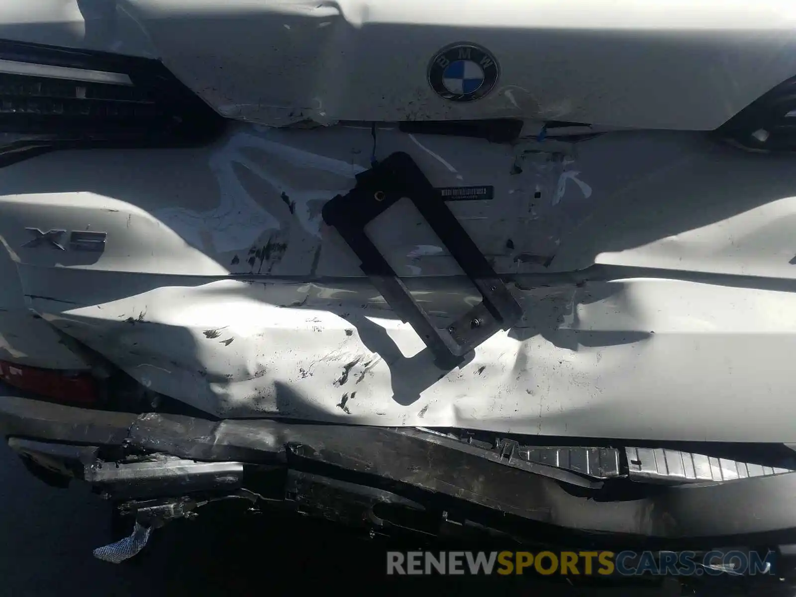 9 Photograph of a damaged car 5UXCR6C01L9D08362 BMW X5 2020