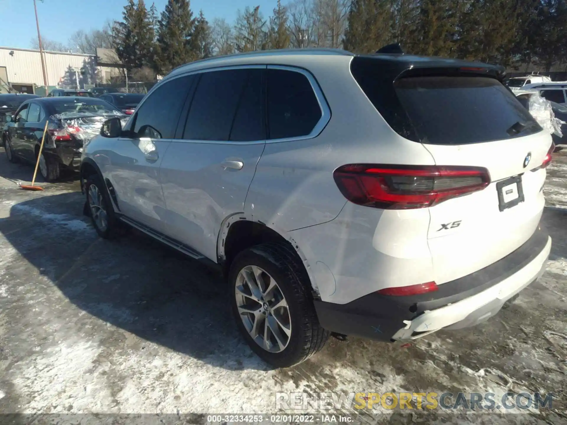 3 Photograph of a damaged car 5UXCR6C02LLL75133 BMW X5 2020