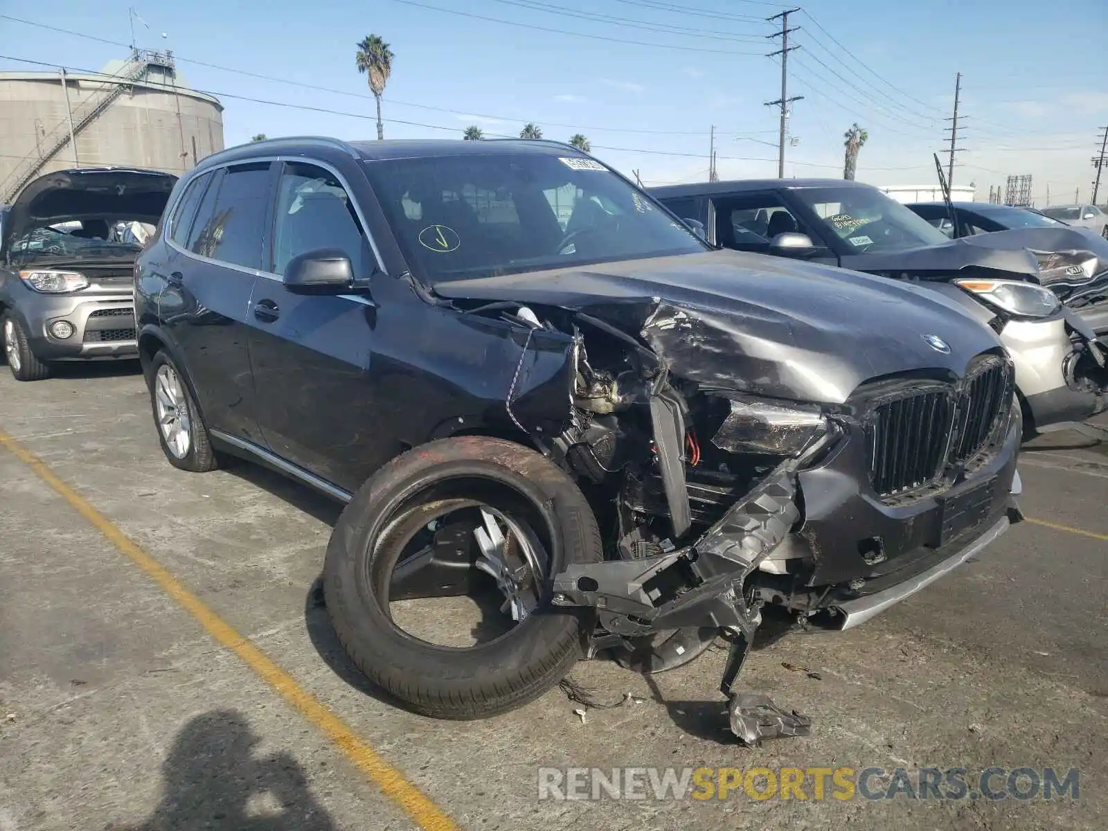 1 Photograph of a damaged car 5UXCR6C03L9C29906 BMW X5 2020