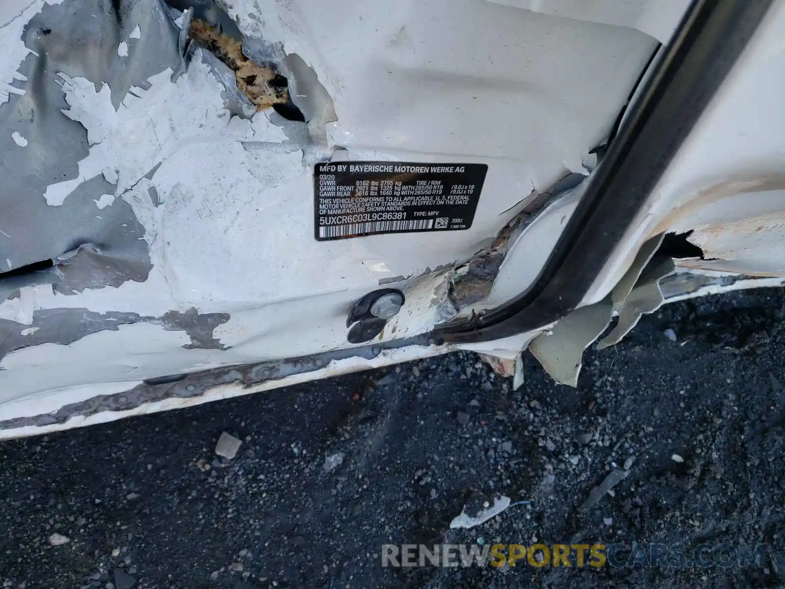 10 Photograph of a damaged car 5UXCR6C03L9C86381 BMW X5 2020