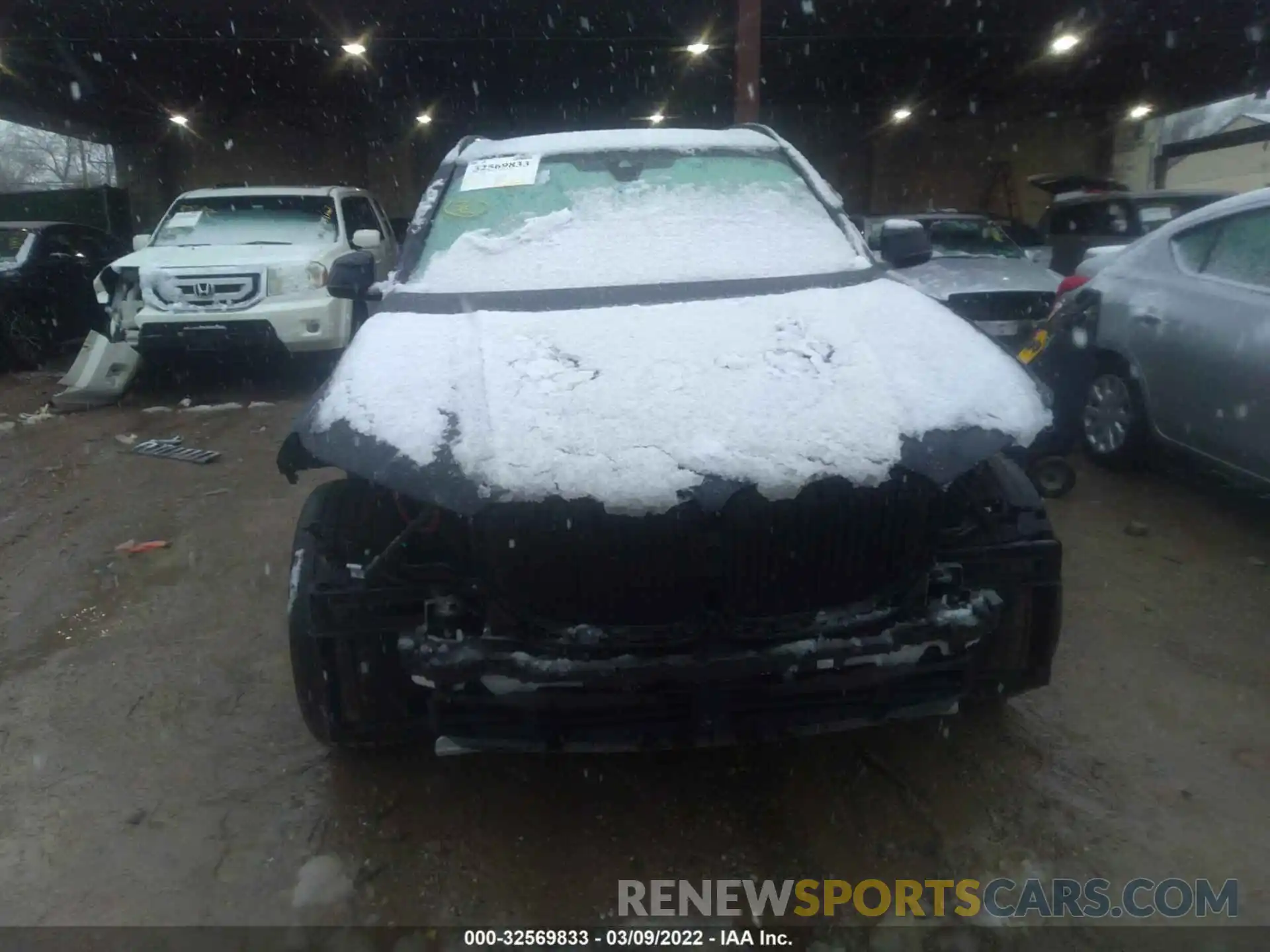 6 Photograph of a damaged car 5UXCR6C03L9C95081 BMW X5 2020