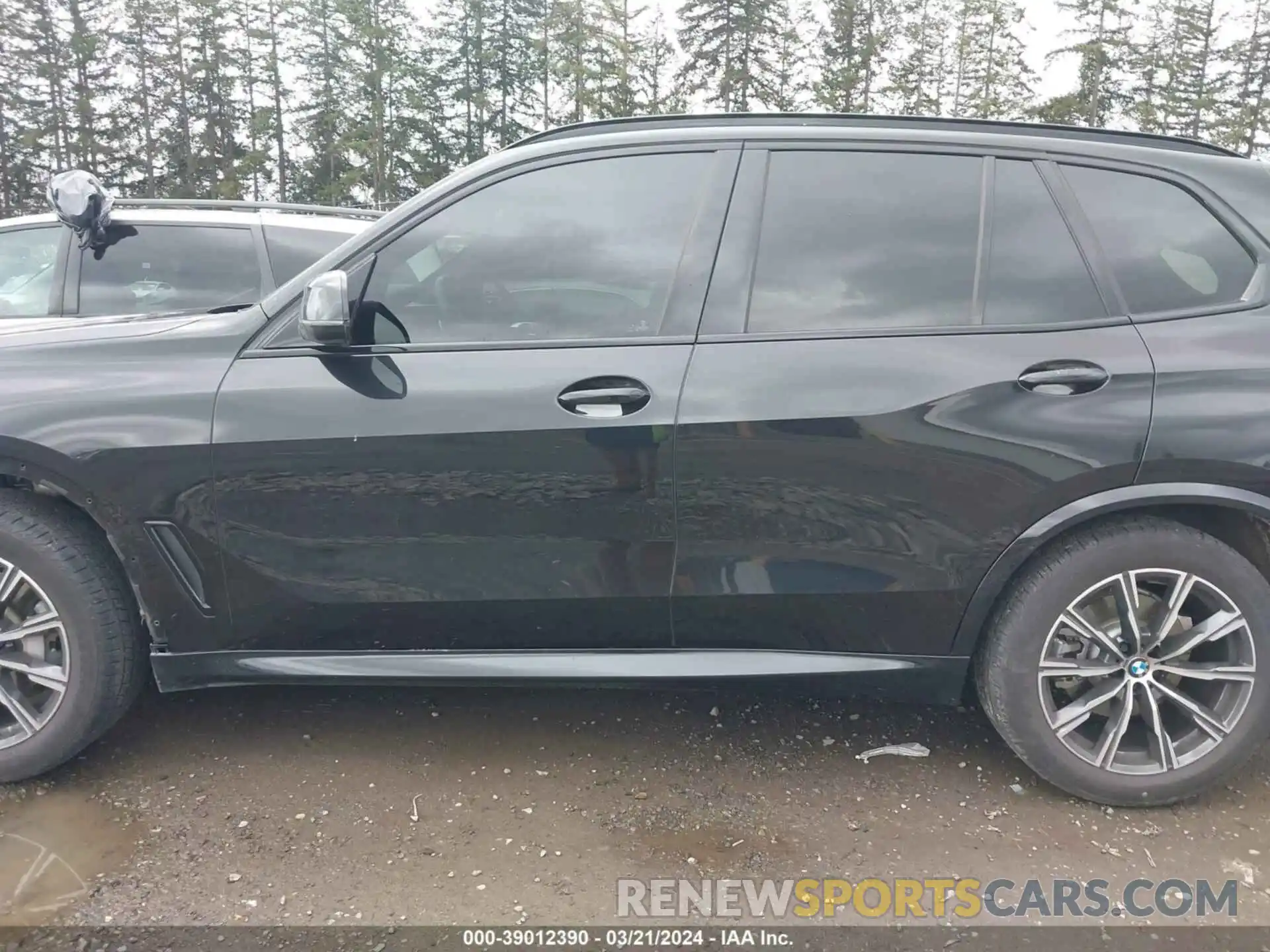 15 Photograph of a damaged car 5UXCR6C04L9C67290 BMW X5 2020