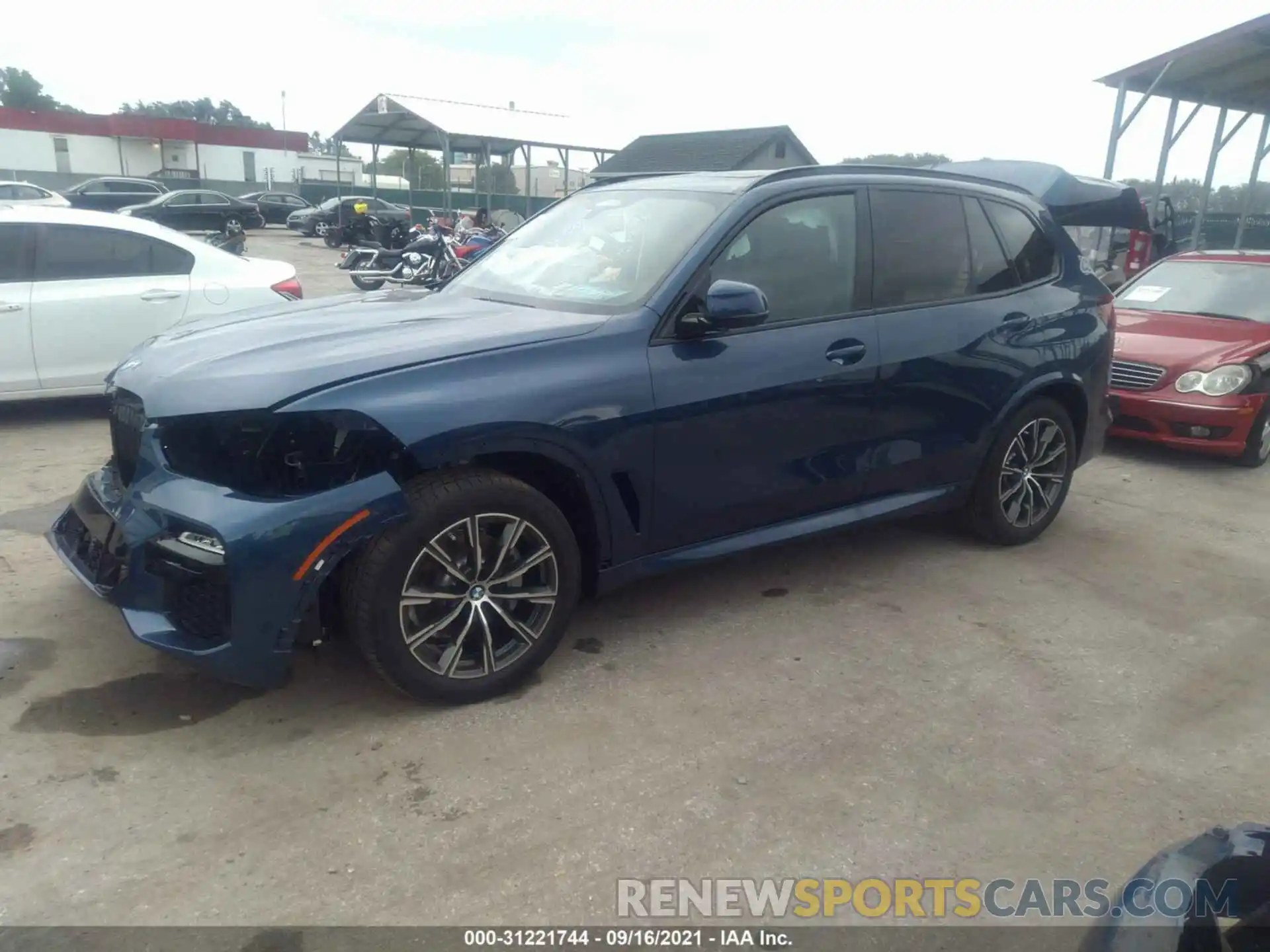 2 Фотография поврежденного автомобиля 5UXCR6C04L9D32901 BMW X5 2020