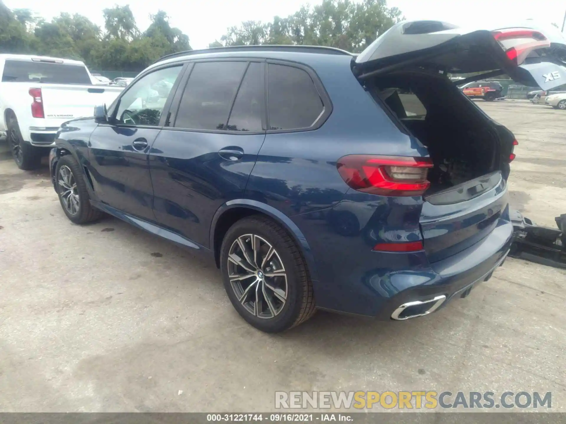 3 Фотография поврежденного автомобиля 5UXCR6C04L9D32901 BMW X5 2020