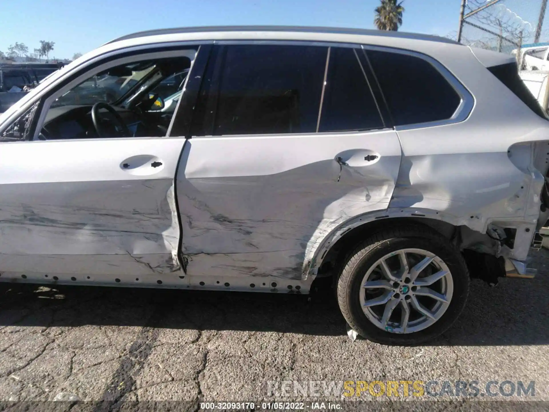 6 Photograph of a damaged car 5UXCR6C04L9D49617 BMW X5 2020