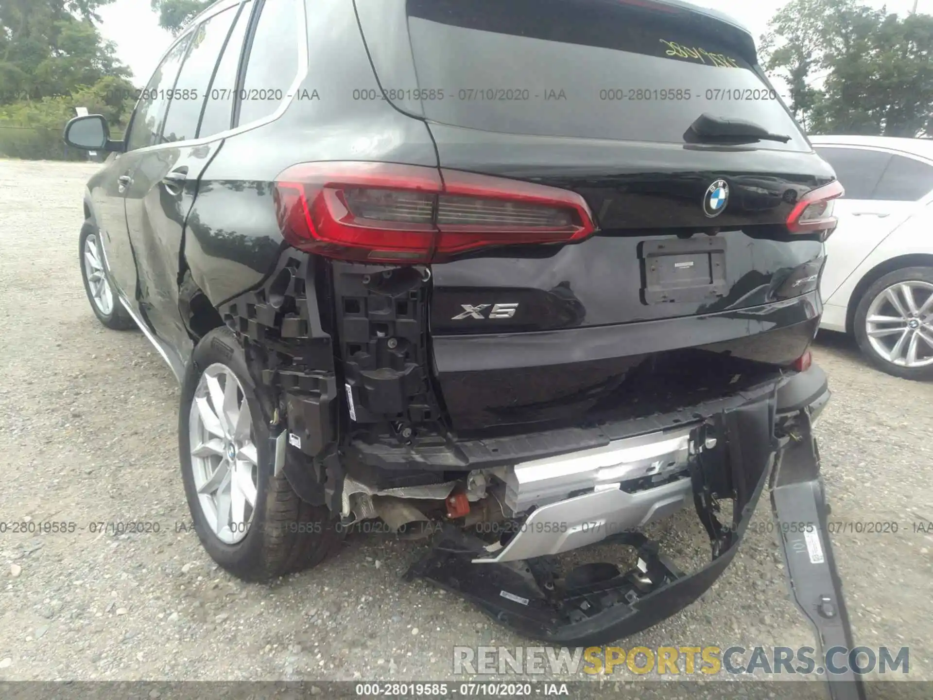 6 Photograph of a damaged car 5UXCR6C04LLL76087 BMW X5 2020