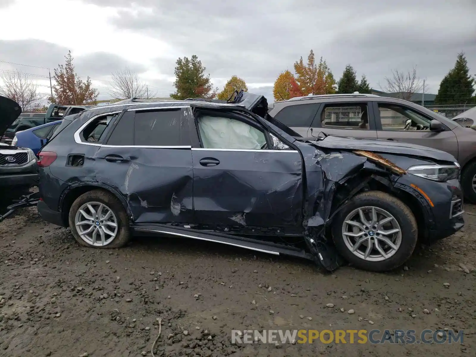 9 Photograph of a damaged car 5UXCR6C05L9C52054 BMW X5 2020