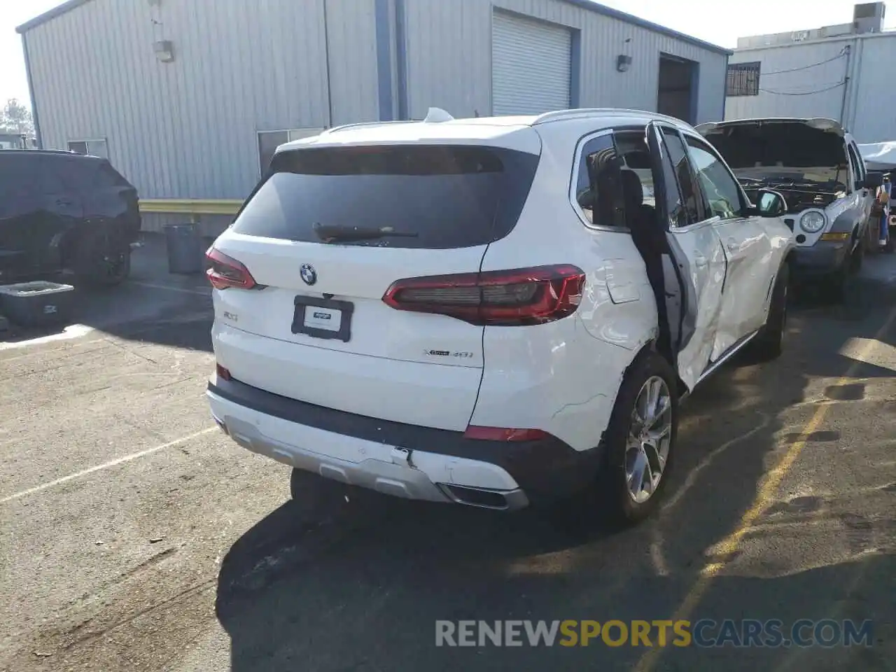 4 Photograph of a damaged car 5UXCR6C07LLL82966 BMW X5 2020