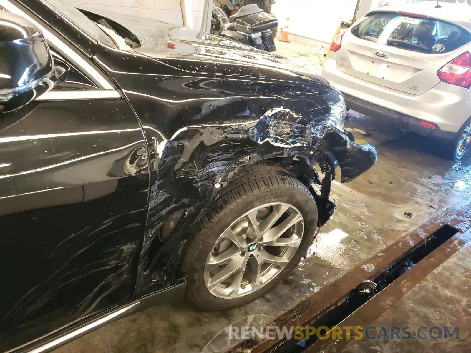 9 Photograph of a damaged car 5UXCR6C08L9B85868 BMW X5 2020