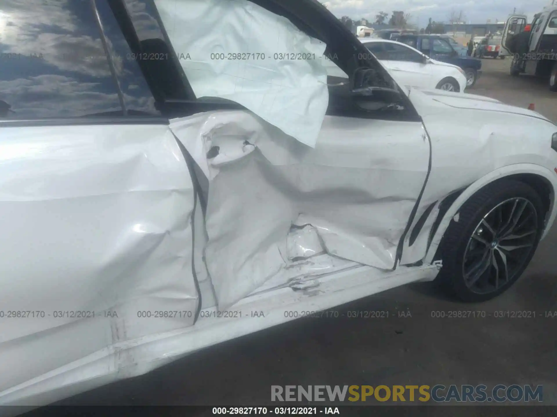 6 Photograph of a damaged car 5UXCR6C08L9C93830 BMW X5 2020