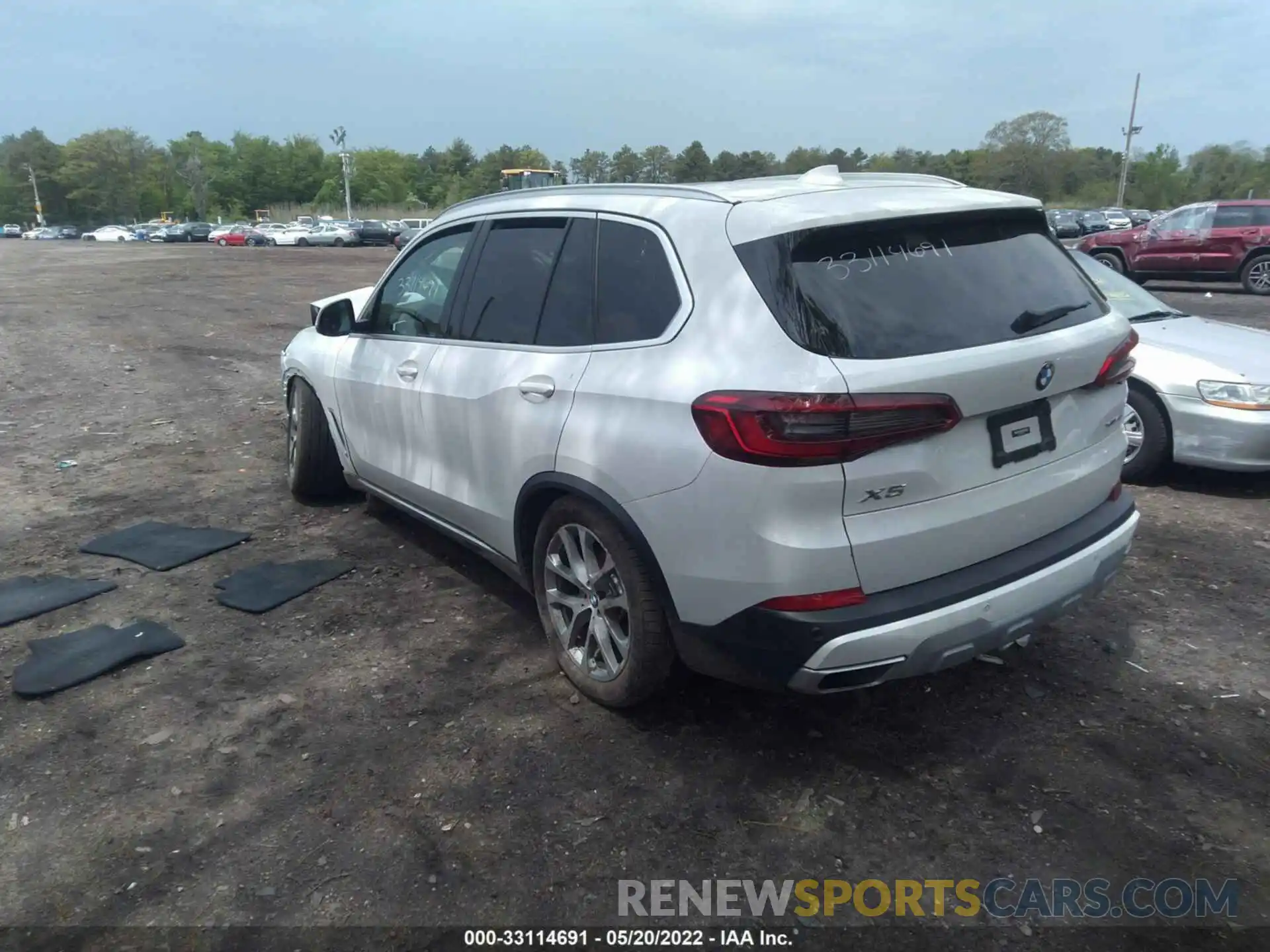 3 Photograph of a damaged car 5UXCR6C09L9B91582 BMW X5 2020