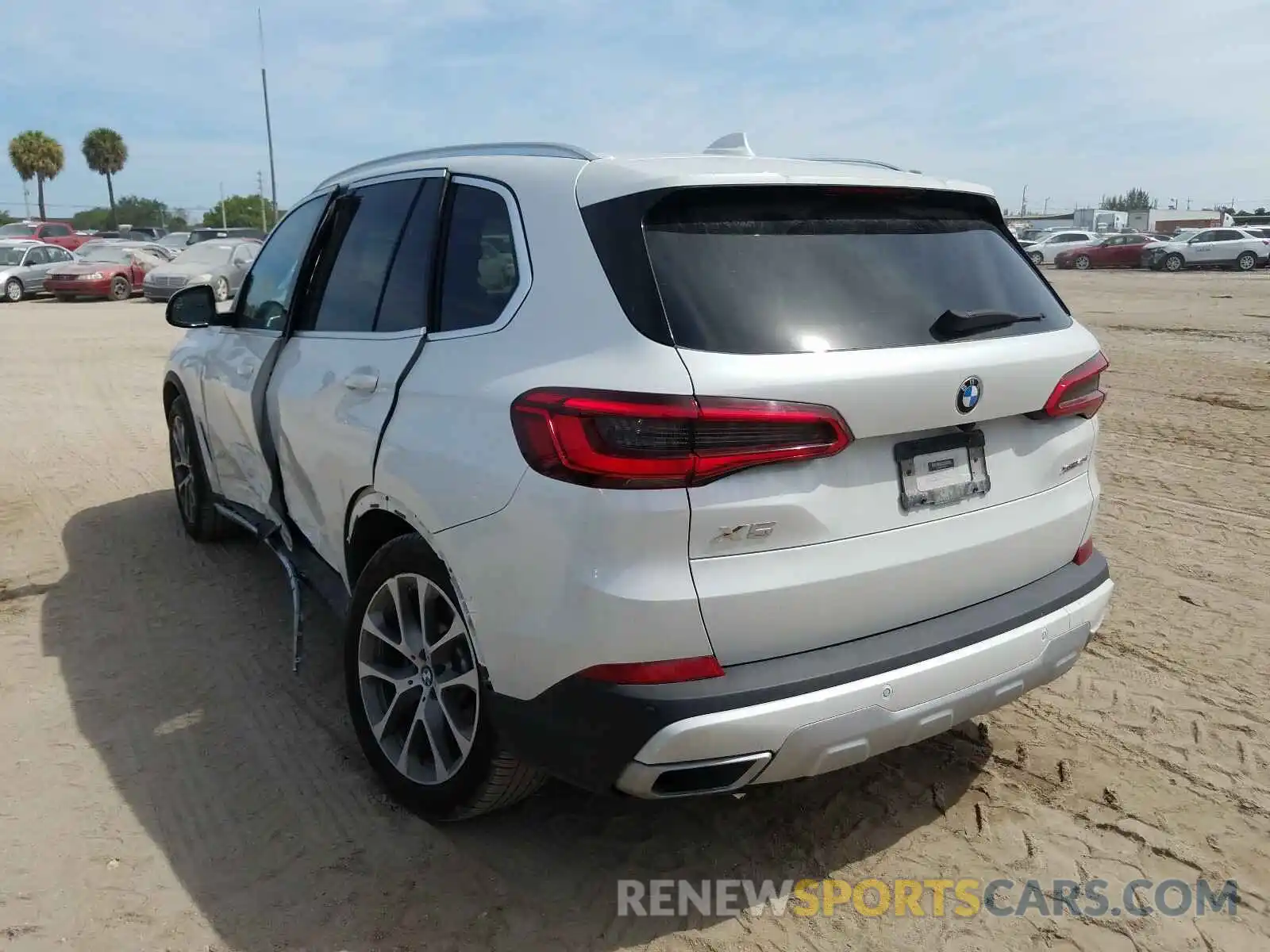 3 Фотография поврежденного автомобиля 5UXCR6C09LLL76277 BMW X5 2020