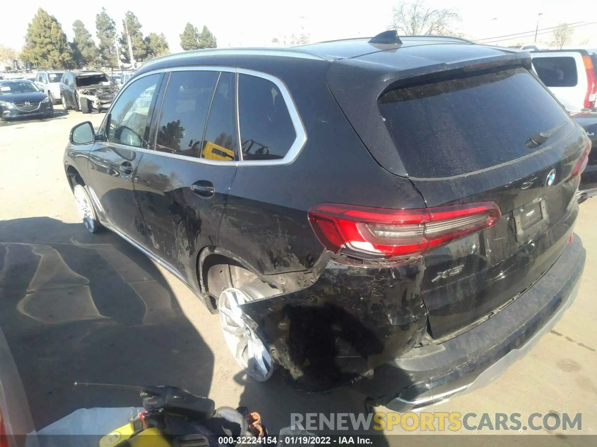 3 Photograph of a damaged car 5UXCR6C0XL9B18687 BMW X5 2020