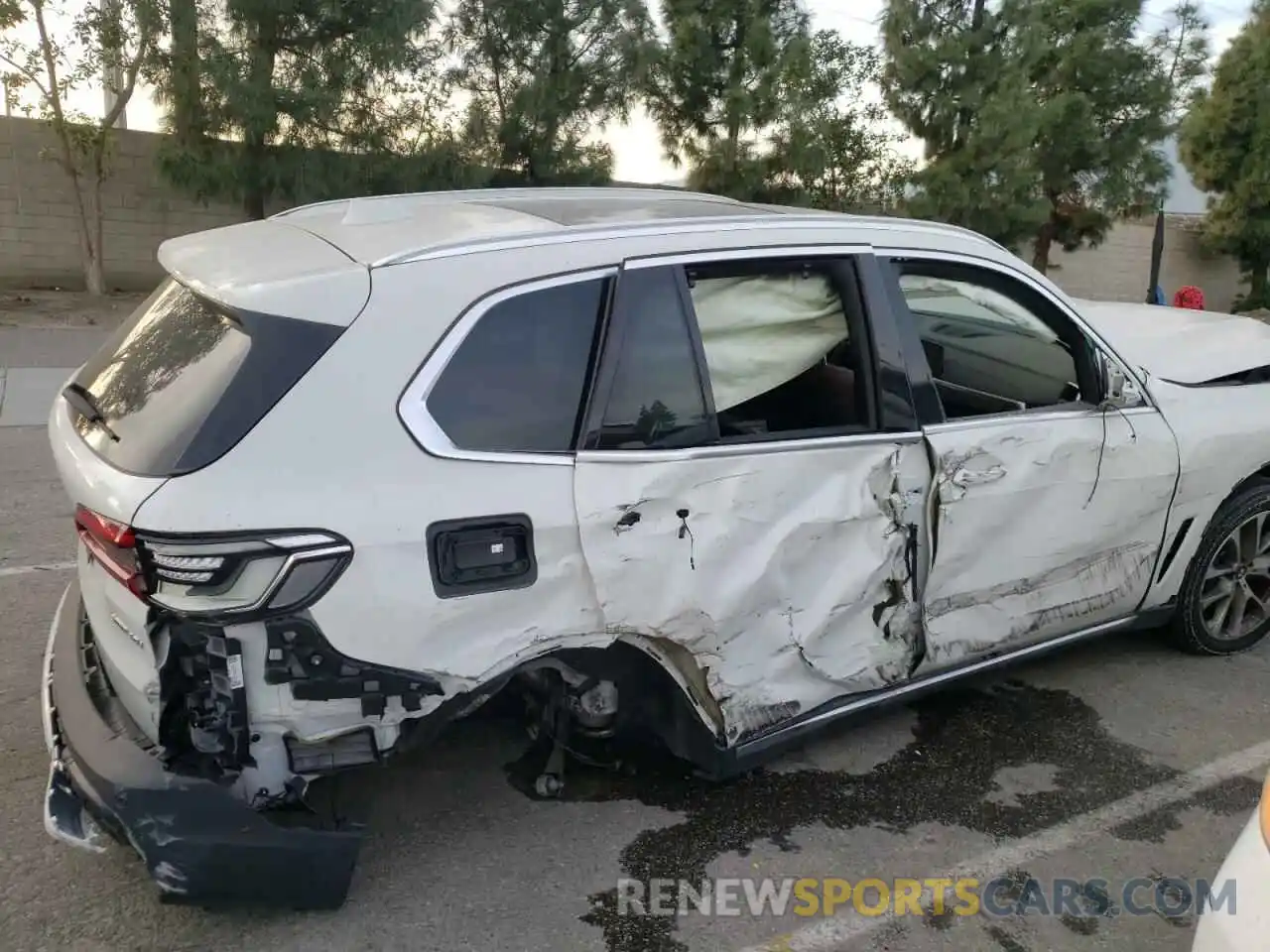 9 Photograph of a damaged car 5UXCR6C0XLLL76904 BMW X5 2020