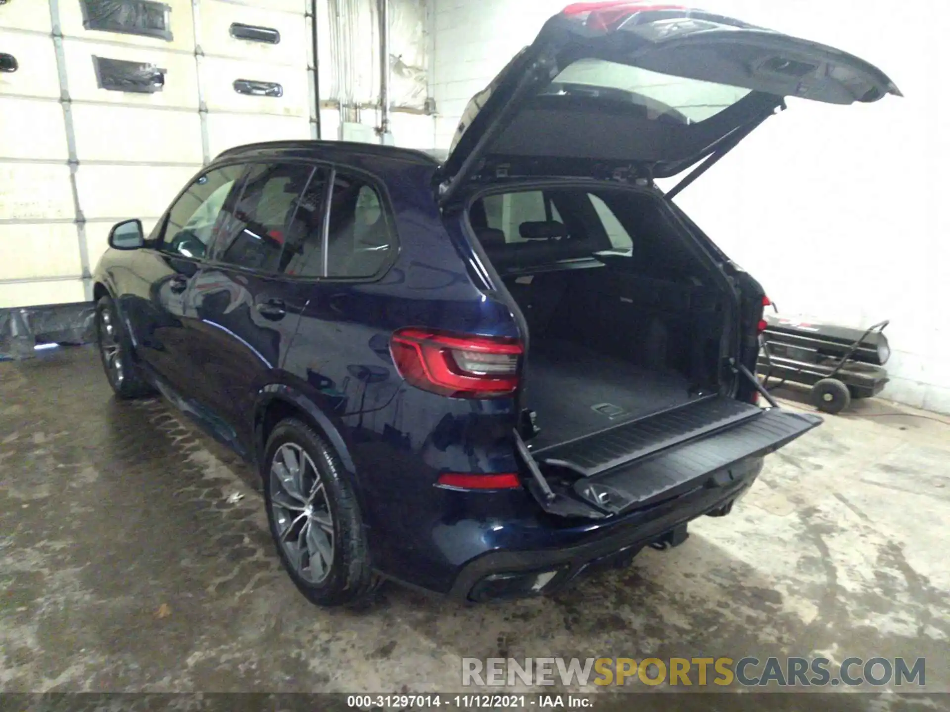 3 Фотография поврежденного автомобиля 5UXCR6C0XLLL81519 BMW X5 2020