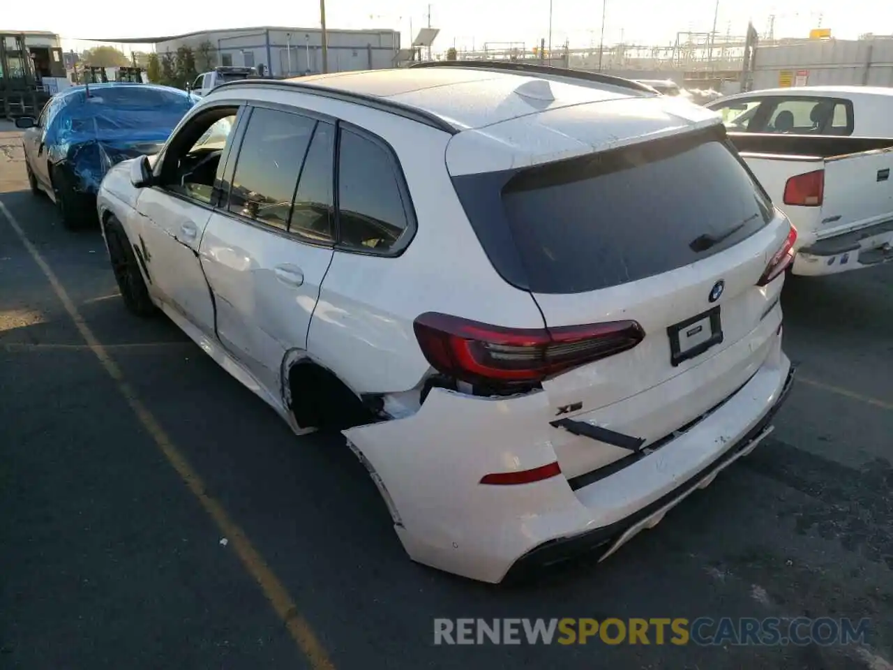 3 Photograph of a damaged car 5UXJU4C07L9C37470 BMW X5 2020