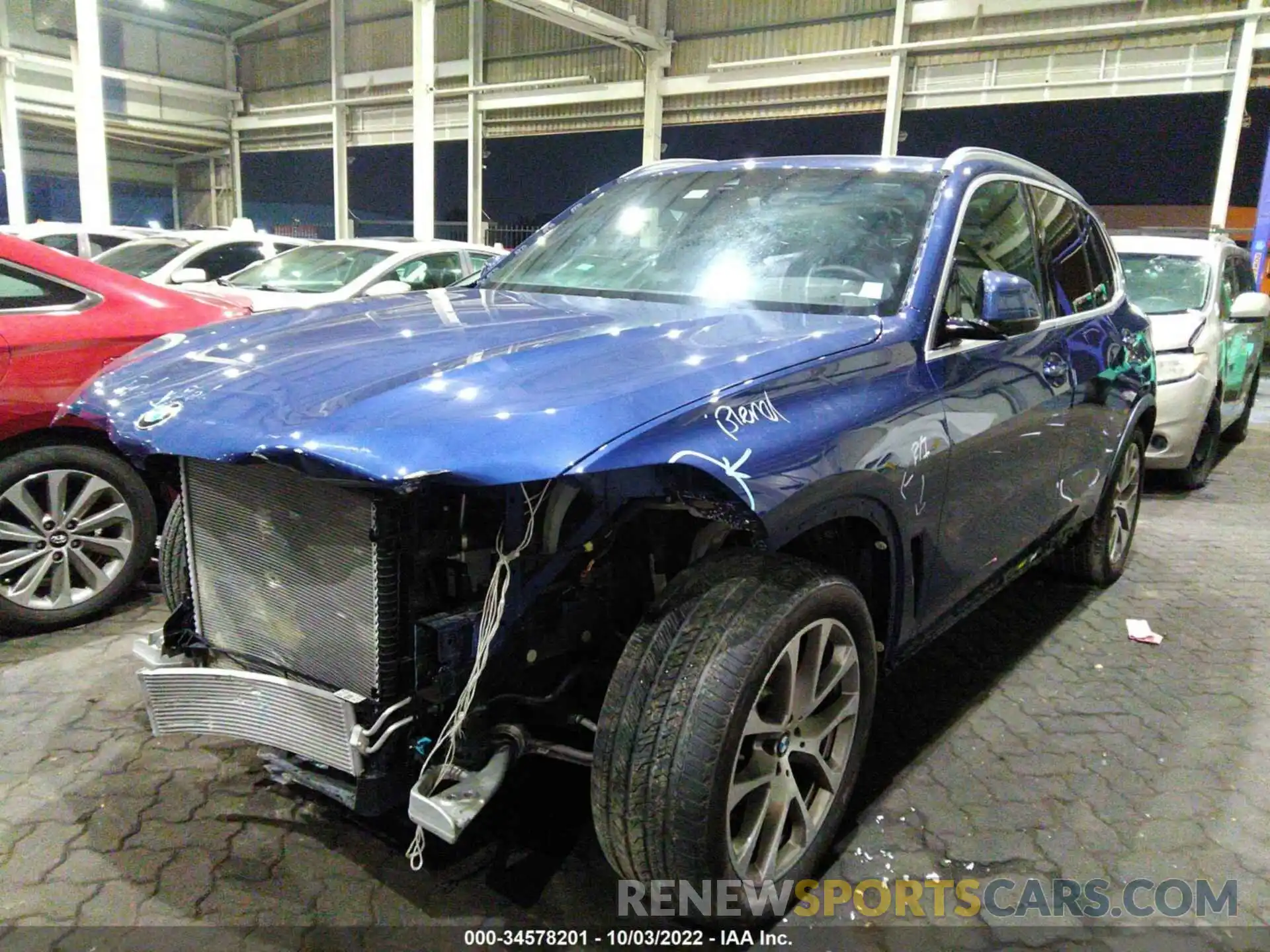 2 Photograph of a damaged car 00XCR4C05M9F70942 BMW X5 2021