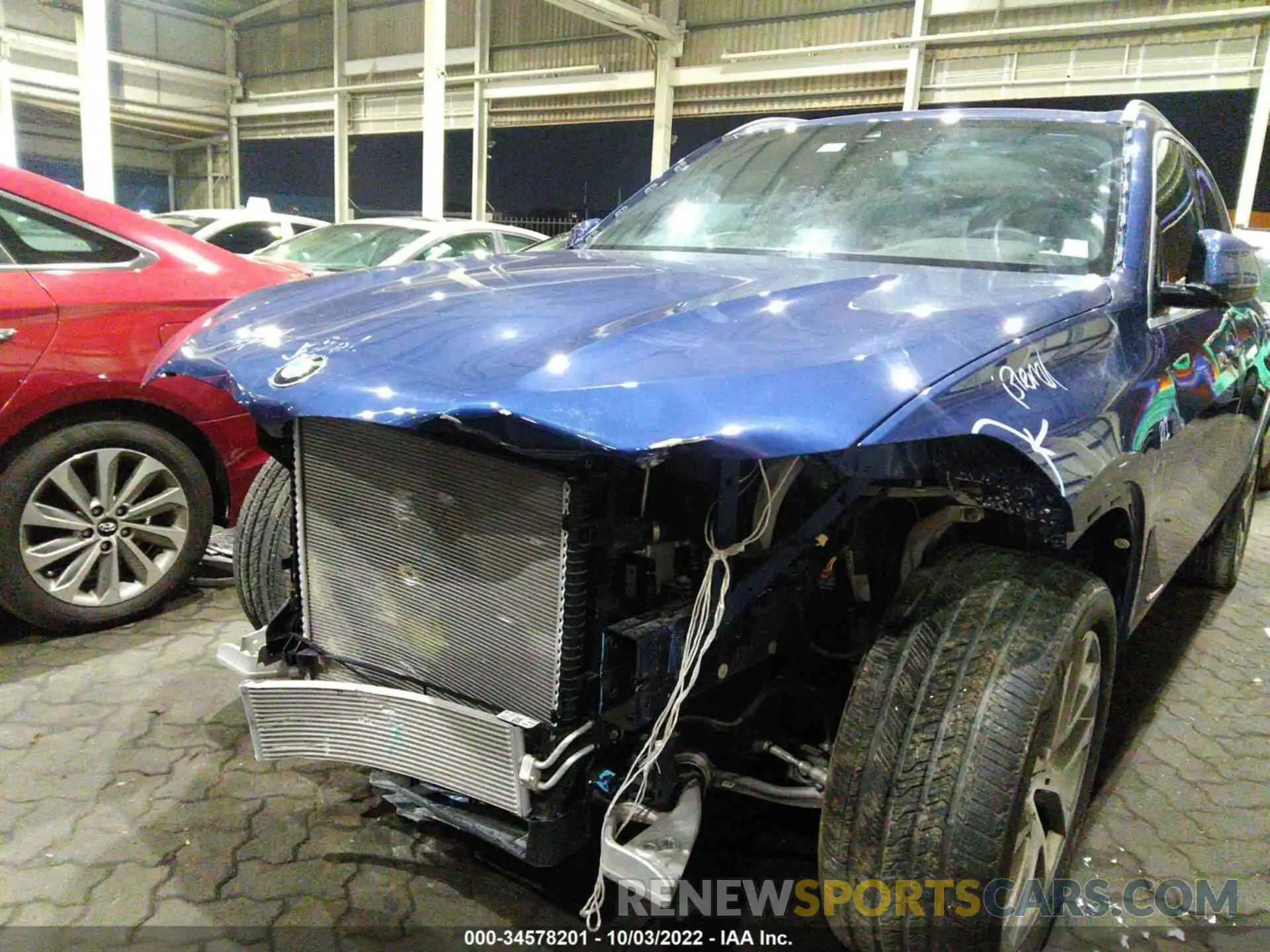 6 Photograph of a damaged car 00XCR4C05M9F70942 BMW X5 2021