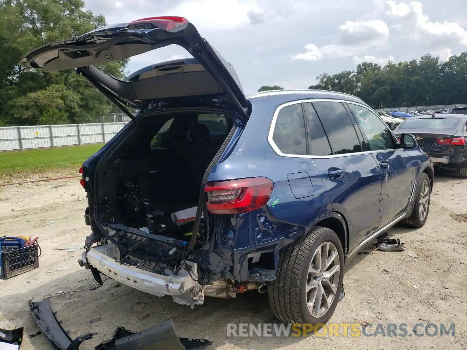 4 Photograph of a damaged car 5UXCR4C00M9E86348 BMW X5 2021