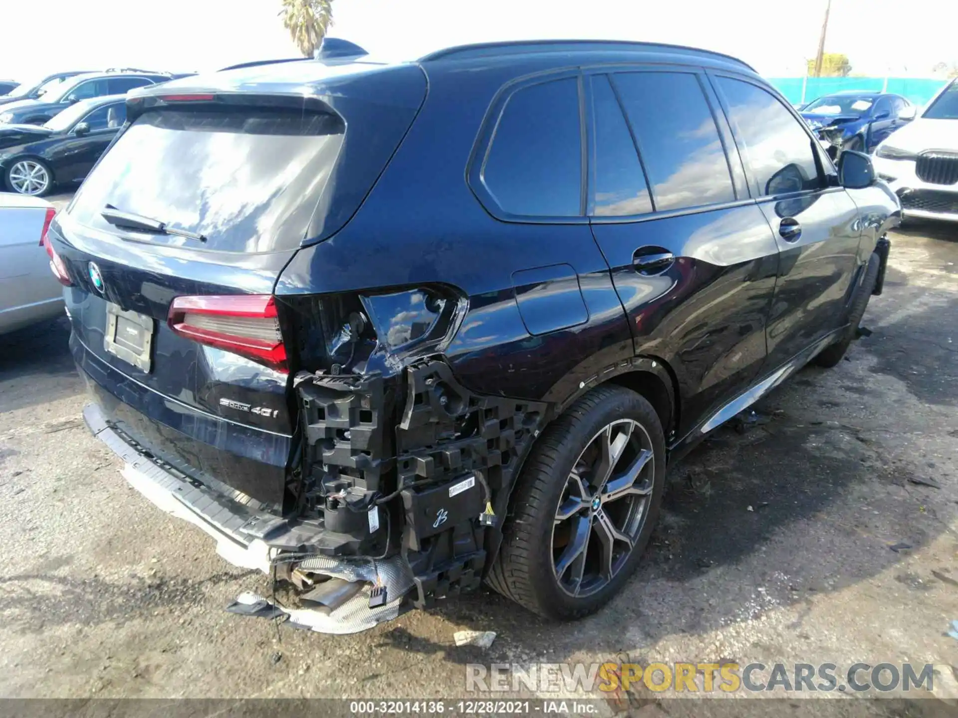 4 Photograph of a damaged car 5UXCR4C00M9F44068 BMW X5 2021