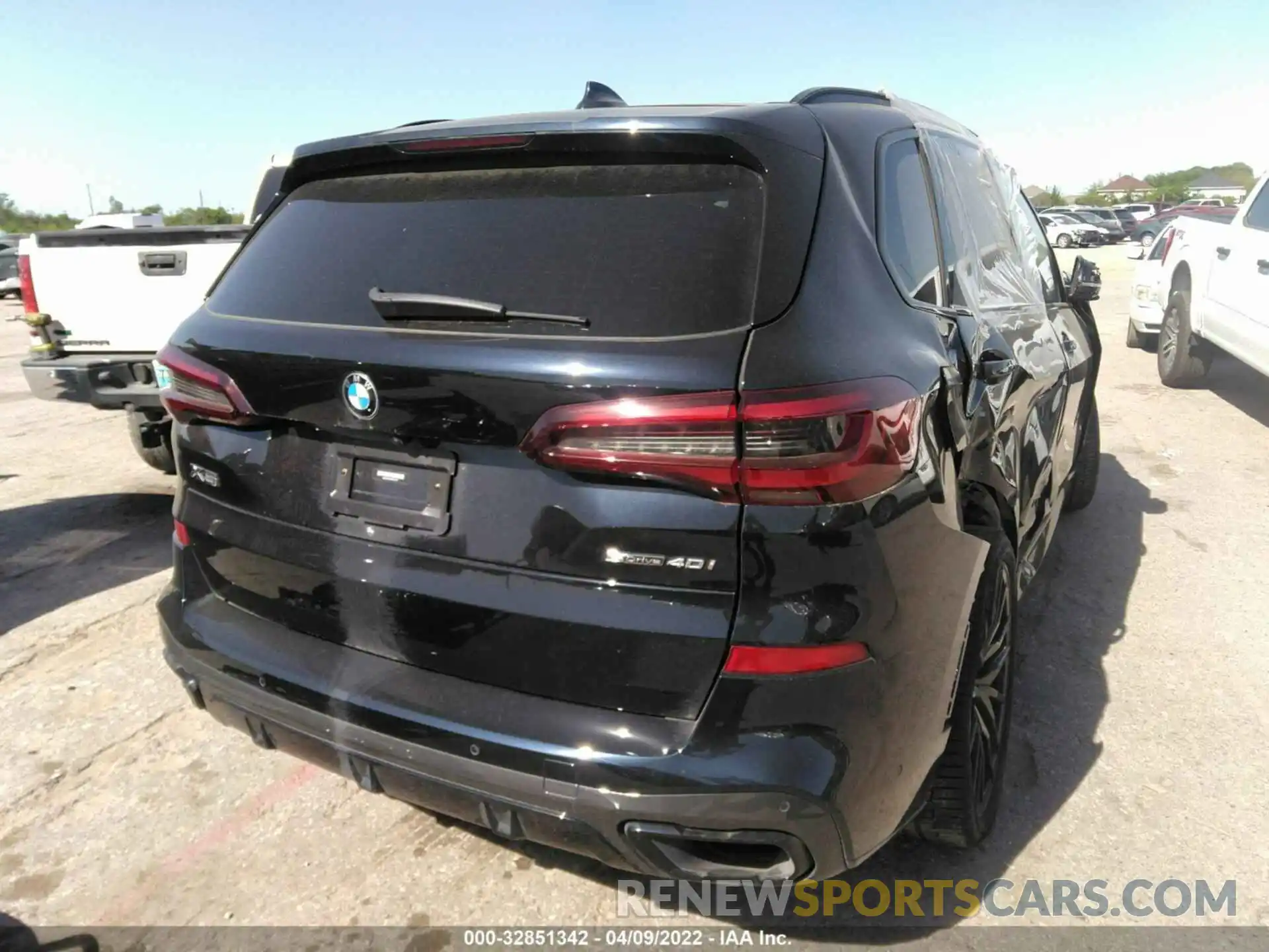 4 Photograph of a damaged car 5UXCR4C00M9H21721 BMW X5 2021