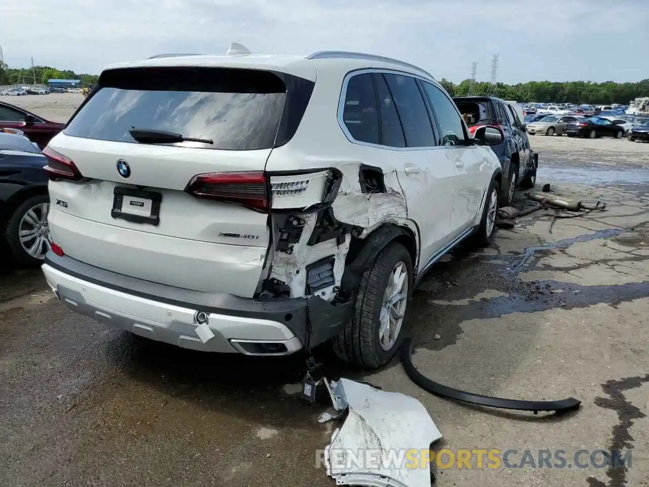 4 Photograph of a damaged car 5UXCR4C01M9F08700 BMW X5 2021