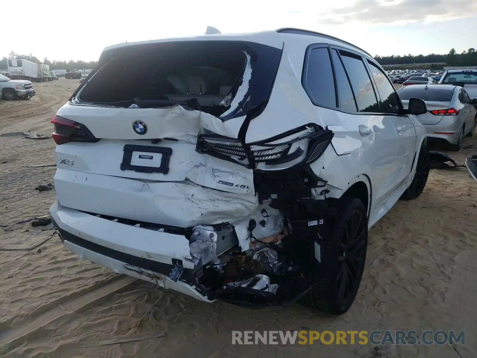 4 Photograph of a damaged car 5UXCR4C02M9H36107 BMW X5 2021