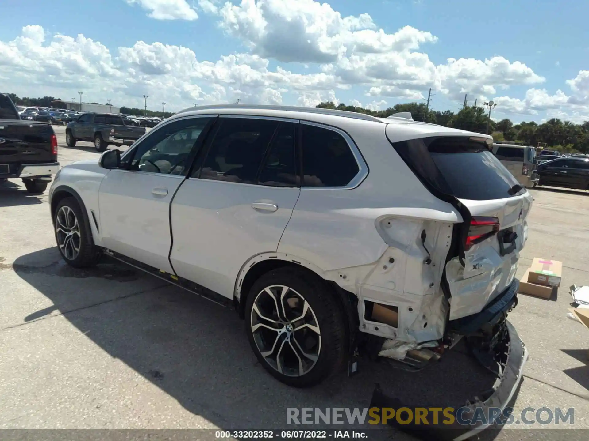 3 Photograph of a damaged car 5UXCR4C04M9F56627 BMW X5 2021