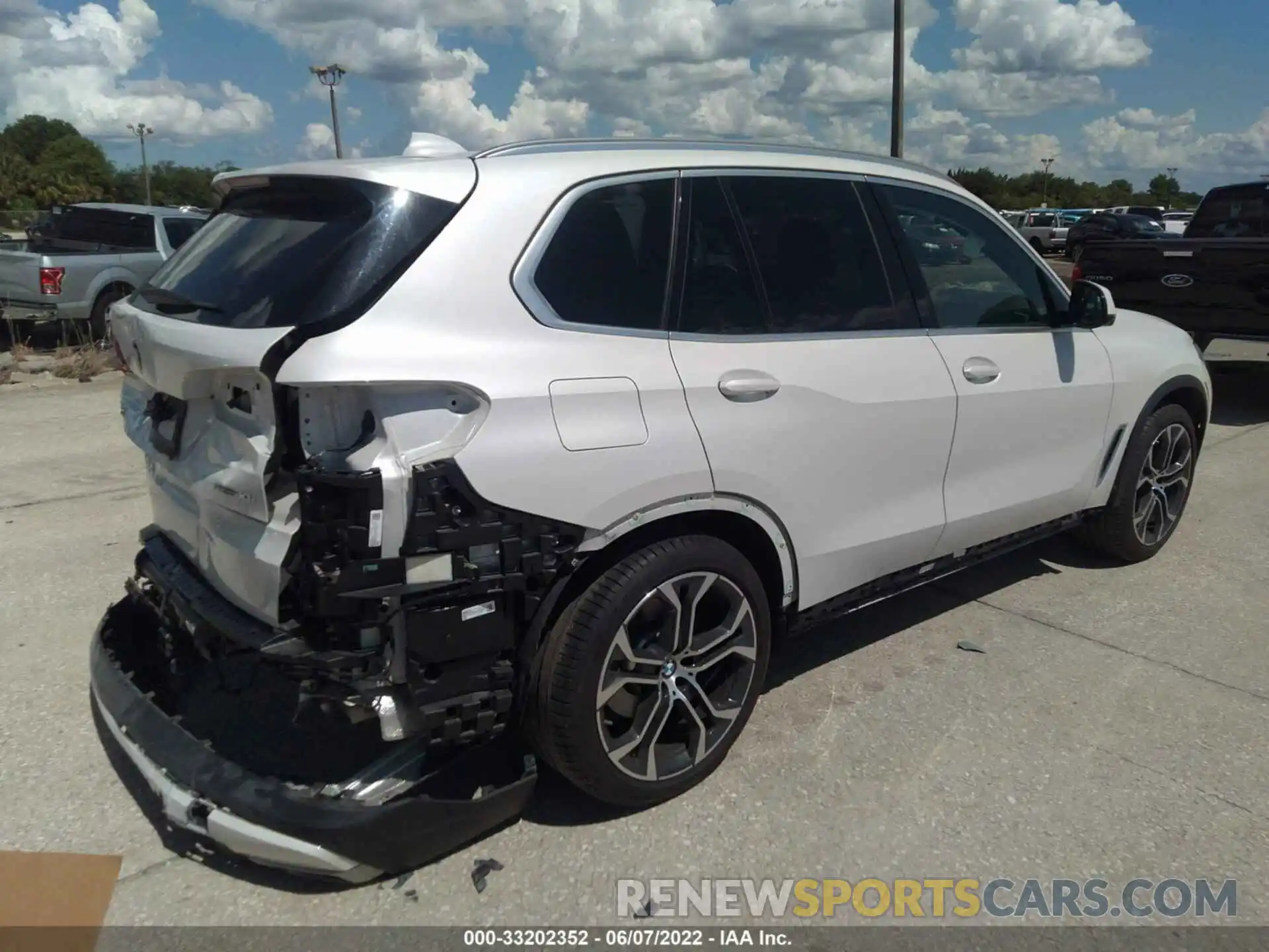 4 Photograph of a damaged car 5UXCR4C04M9F56627 BMW X5 2021