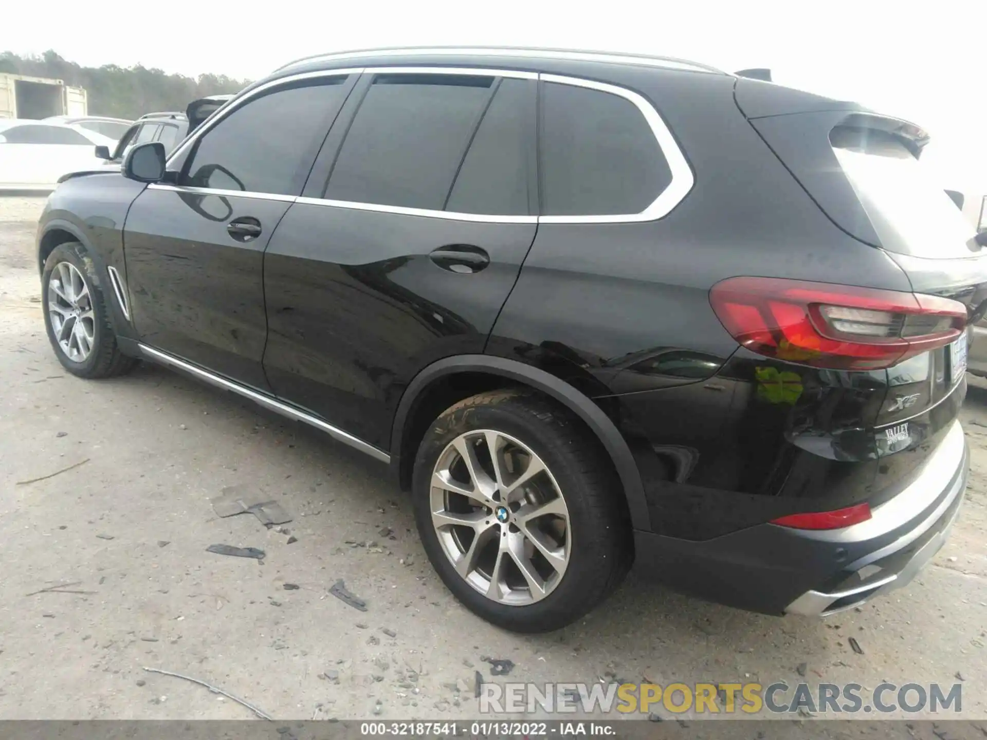 3 Photograph of a damaged car 5UXCR4C04M9G43704 BMW X5 2021