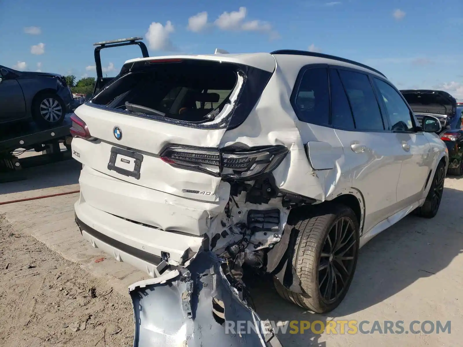 4 Photograph of a damaged car 5UXCR4C06M9G32171 BMW X5 2021