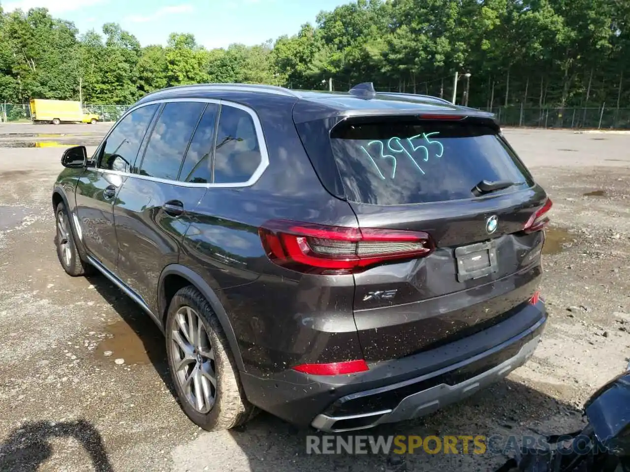 3 Photograph of a damaged car 5UXCR4C06M9G60777 BMW X5 2021